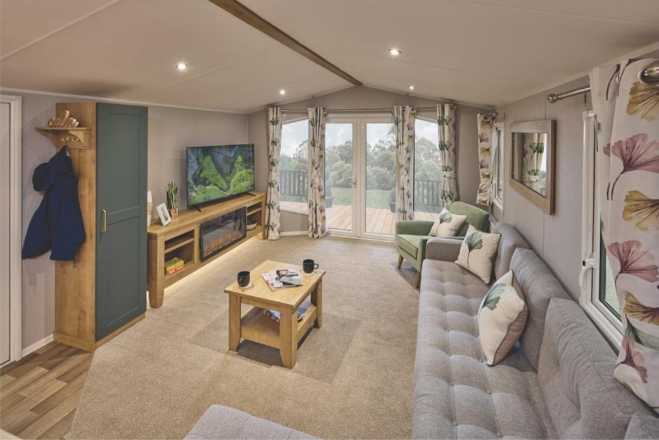Two-Bedroom House (Not Pet Friendly) photo 2