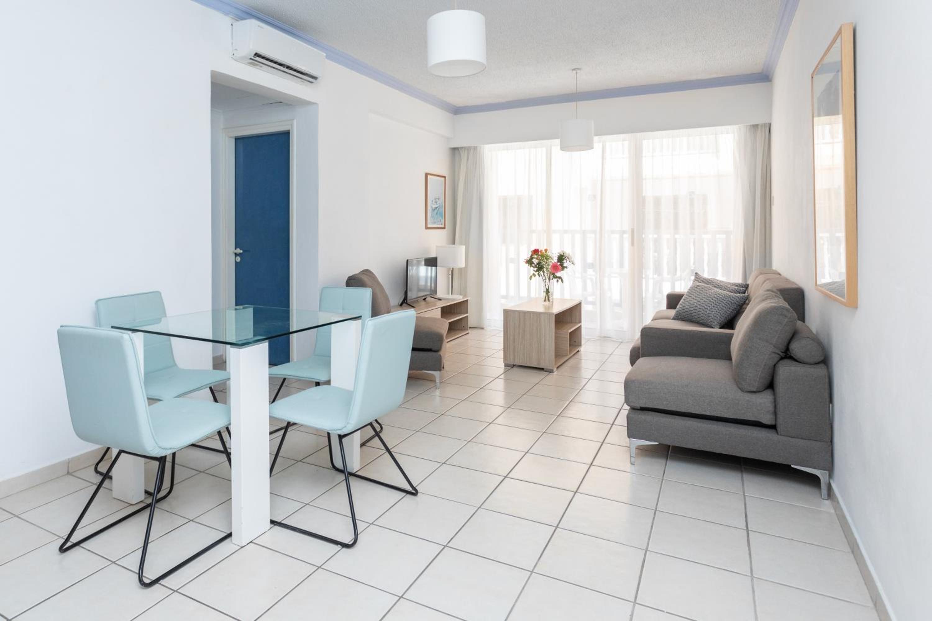 Two-Bedroom Suite - Photo 7
