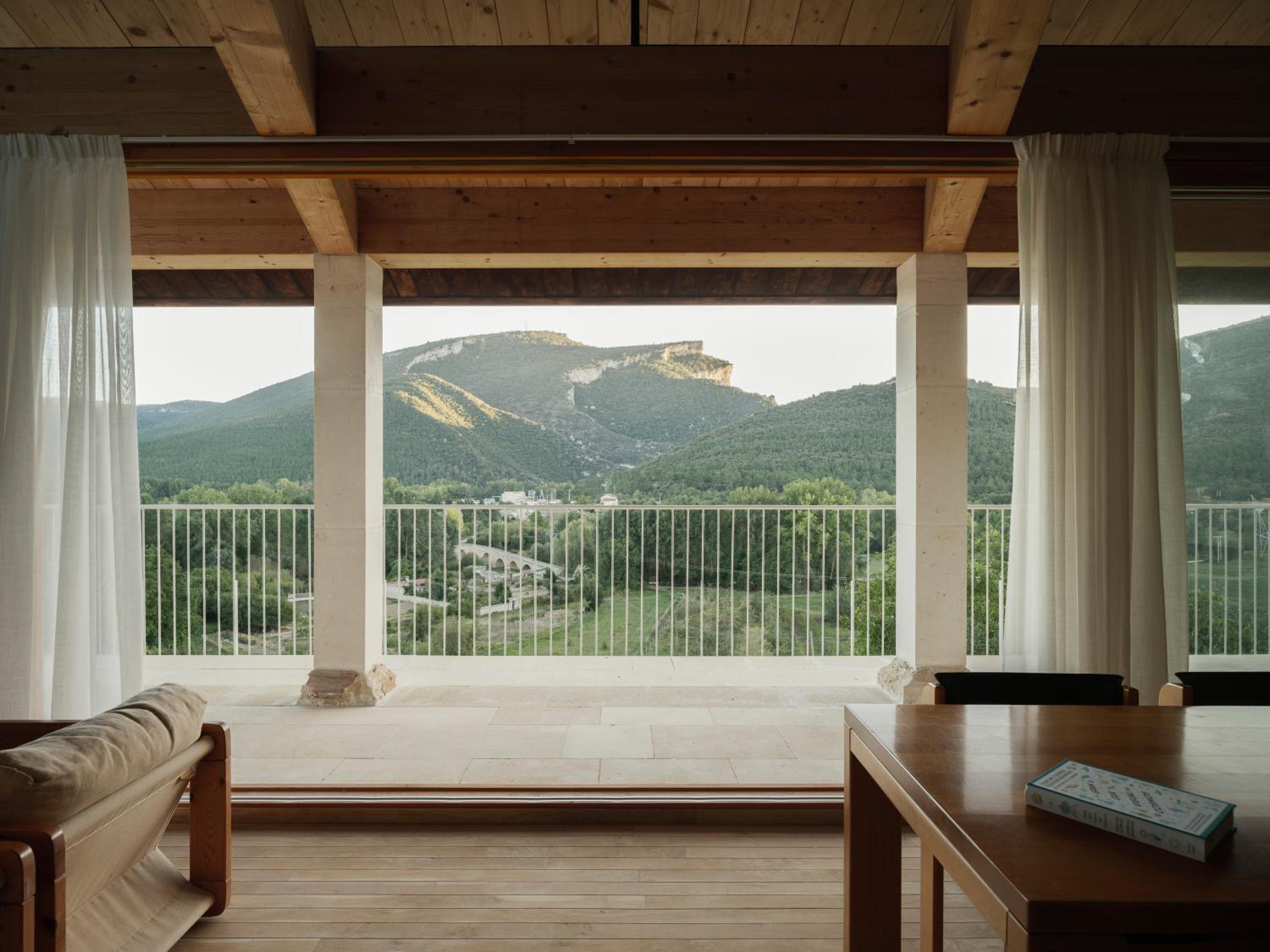 Studio with Mountain View photo 3