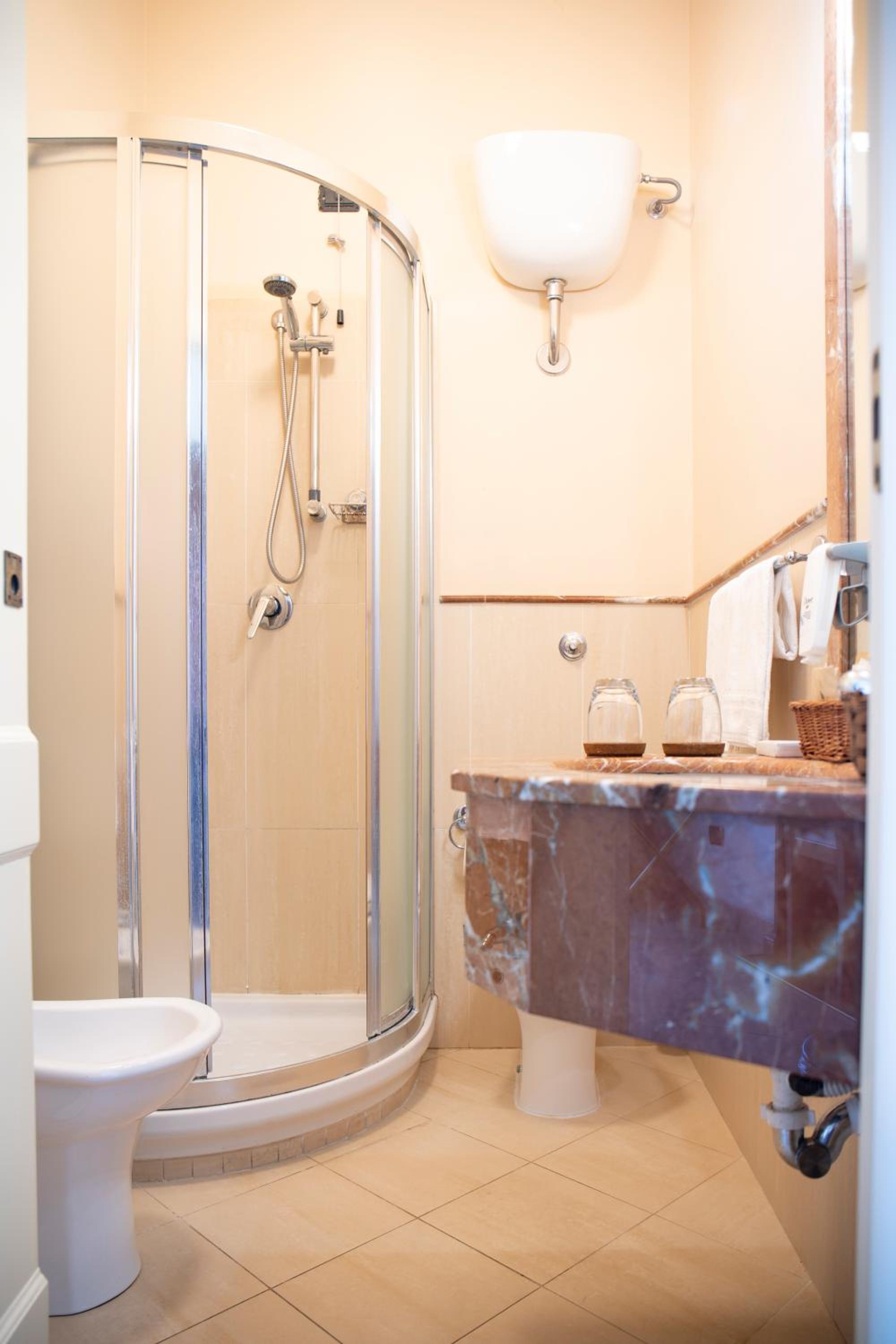 Superior Double or Twin Room - Photo 17