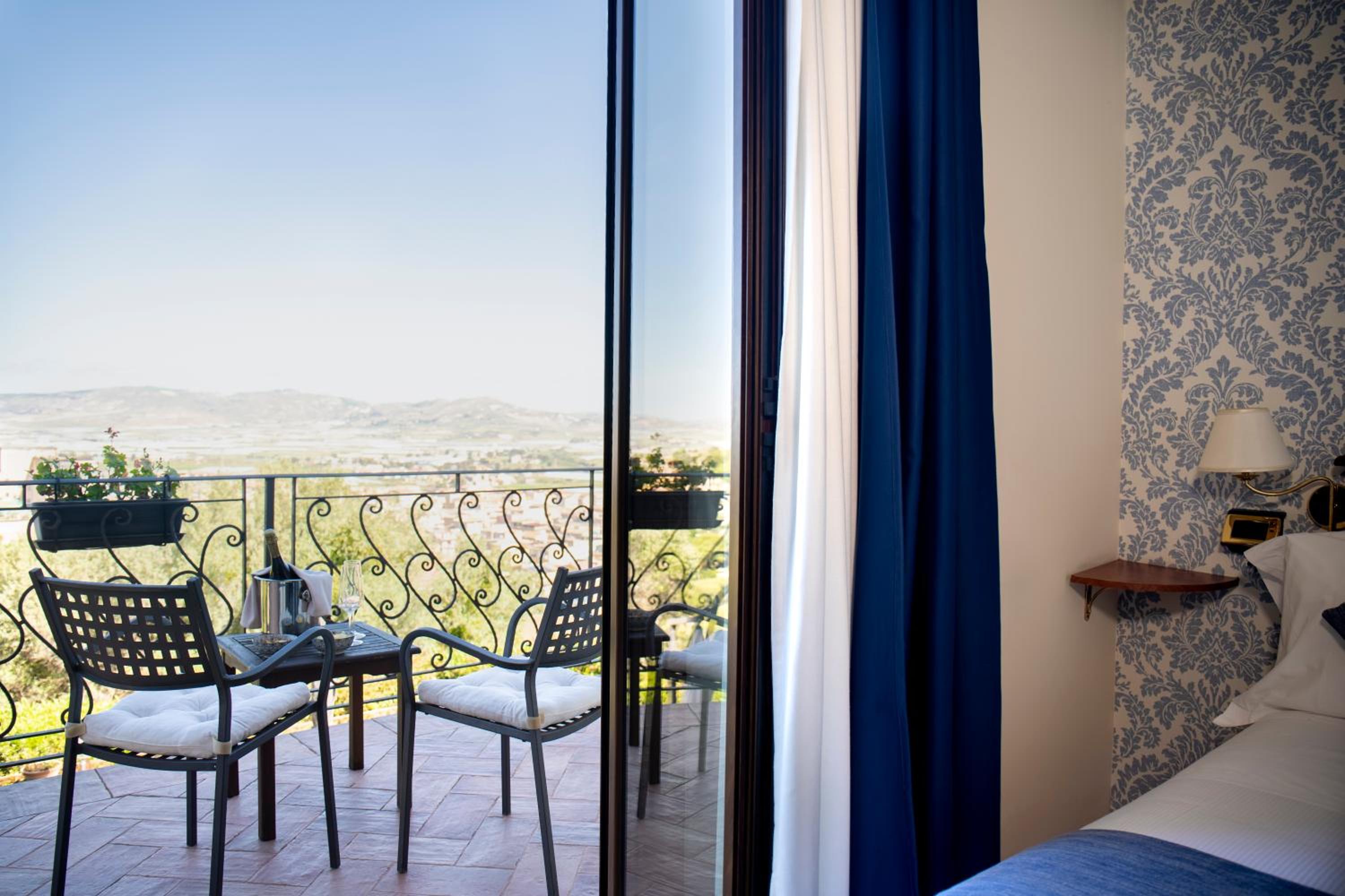 Superior Double or Twin Room - Photo 4