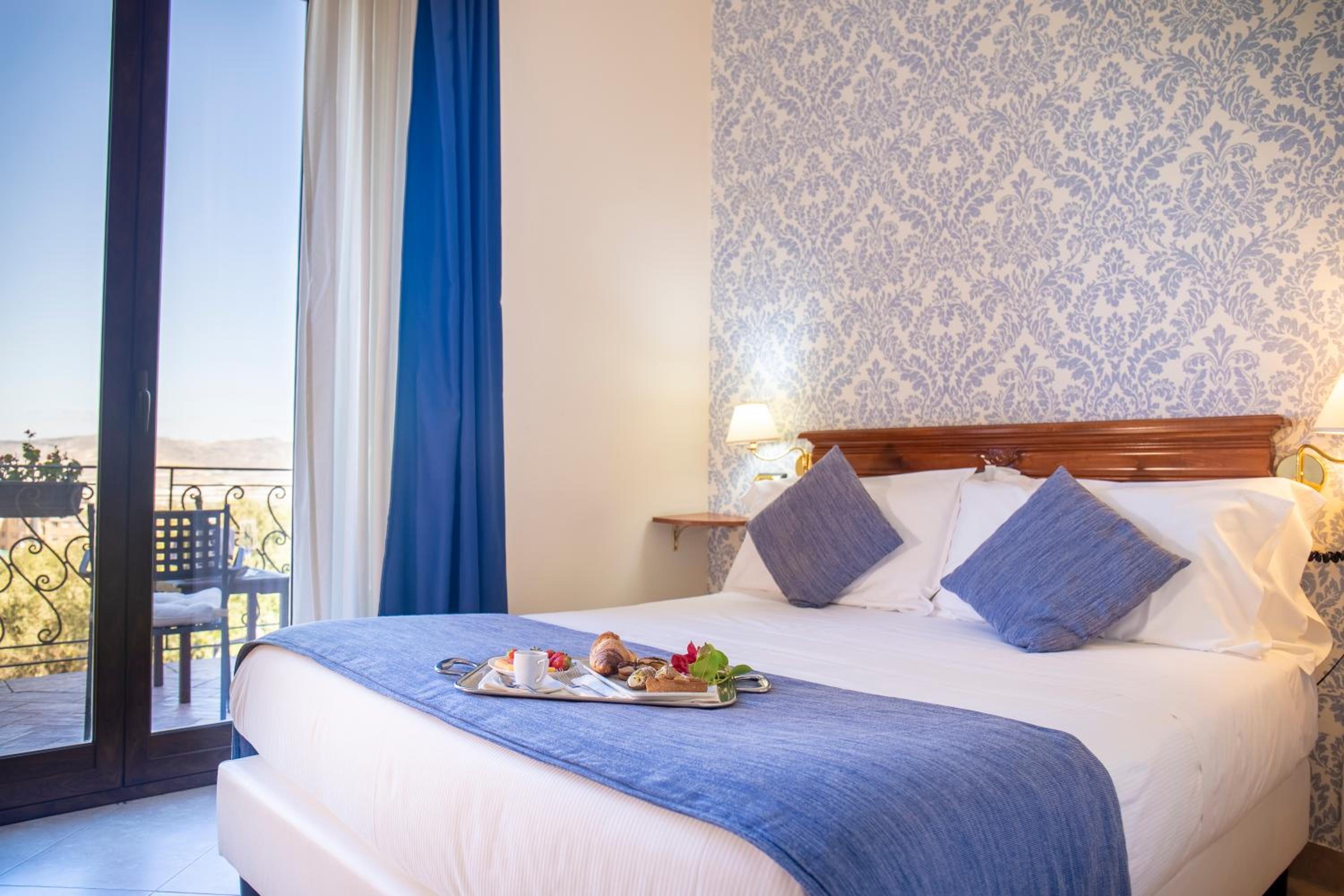 Superior Double or Twin Room - Photo 1