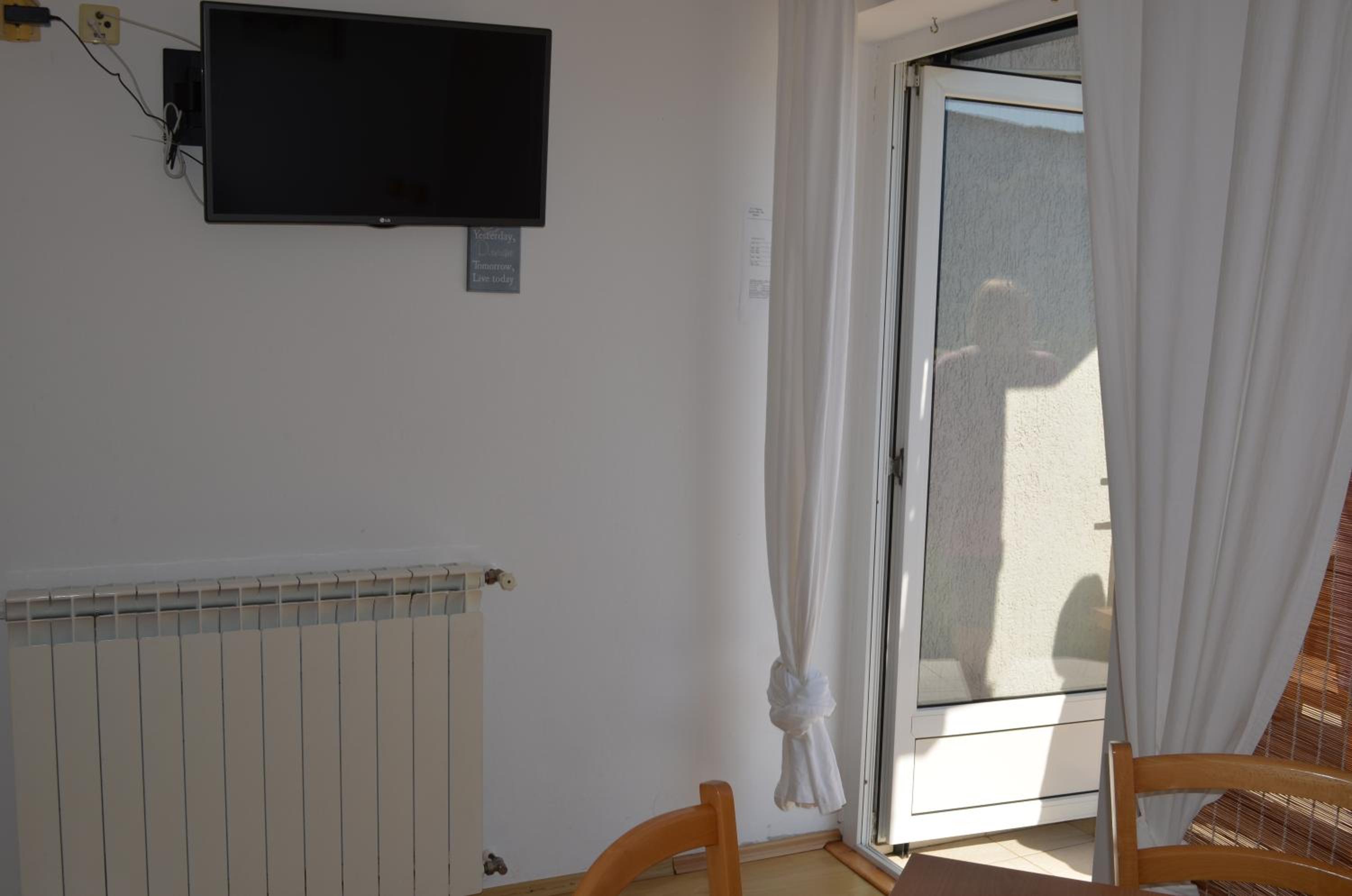 One-Bedroom Apartment photo 3