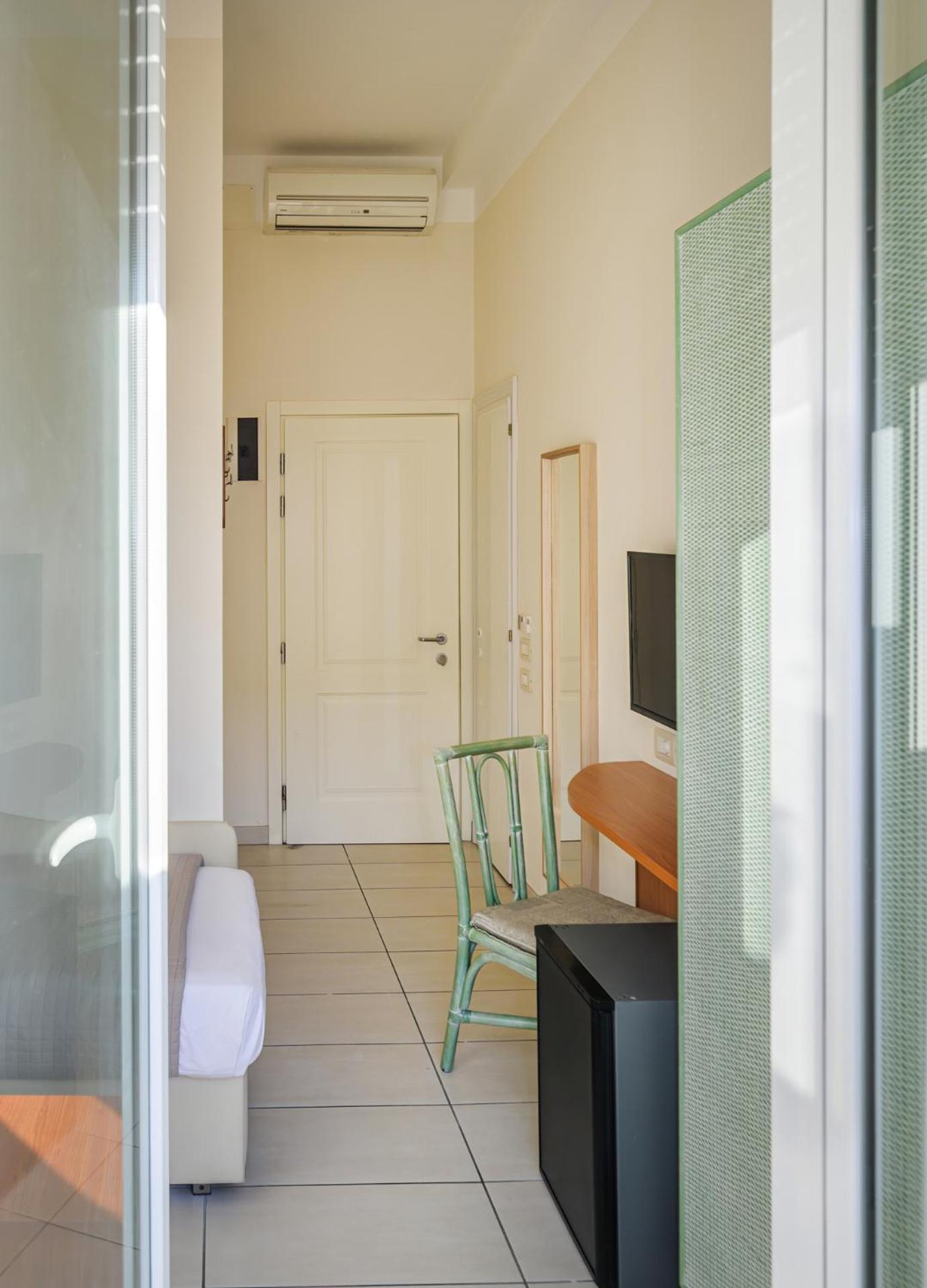 Single Room with Balcony photo 1
