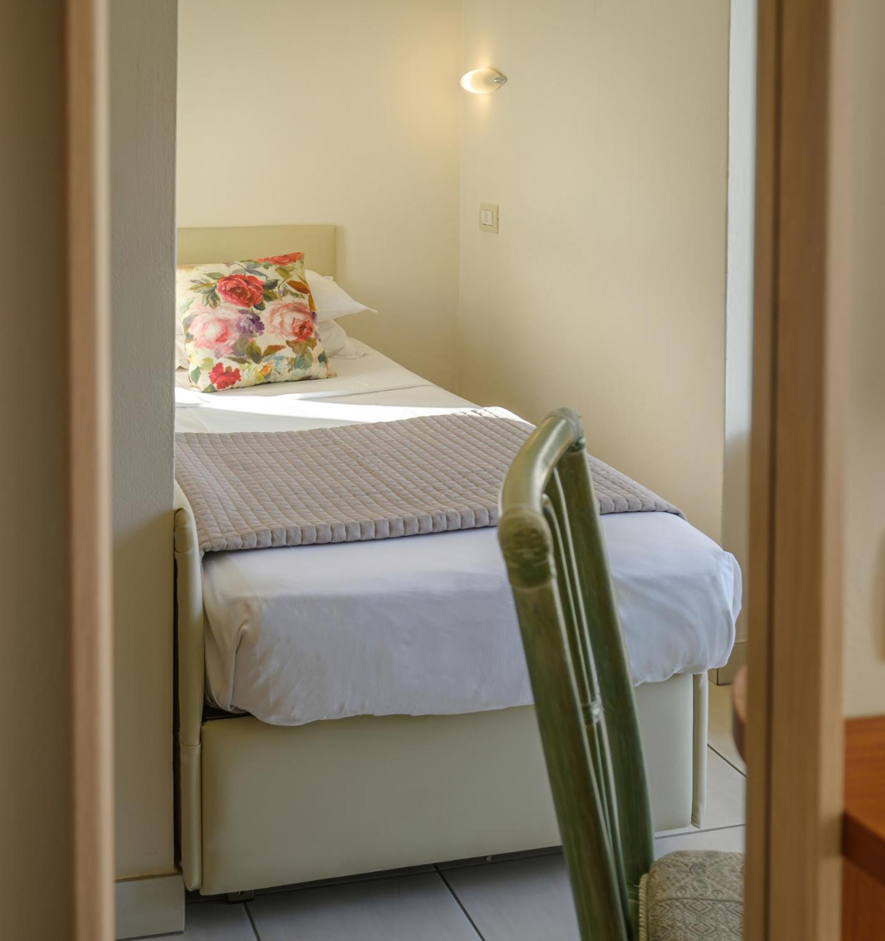 Single Room with Balcony photo 2