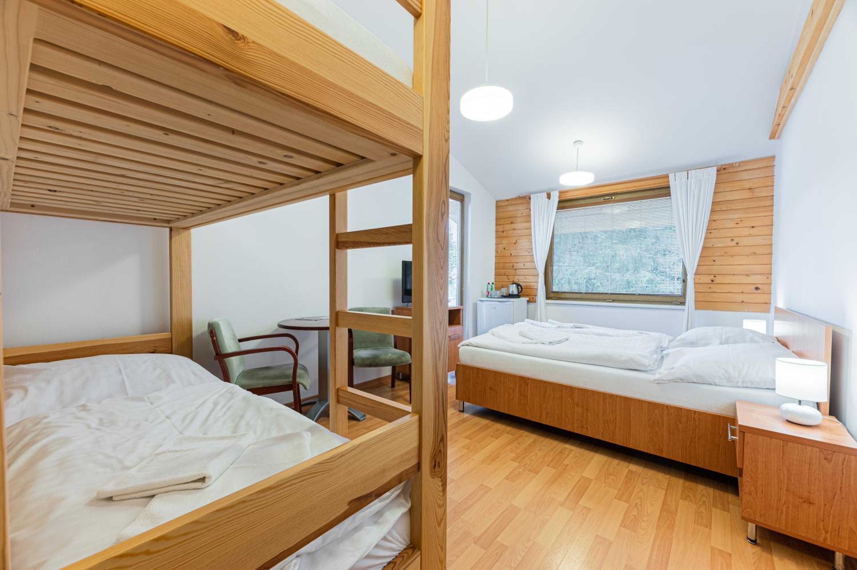 Large Double Room - Photo 1
