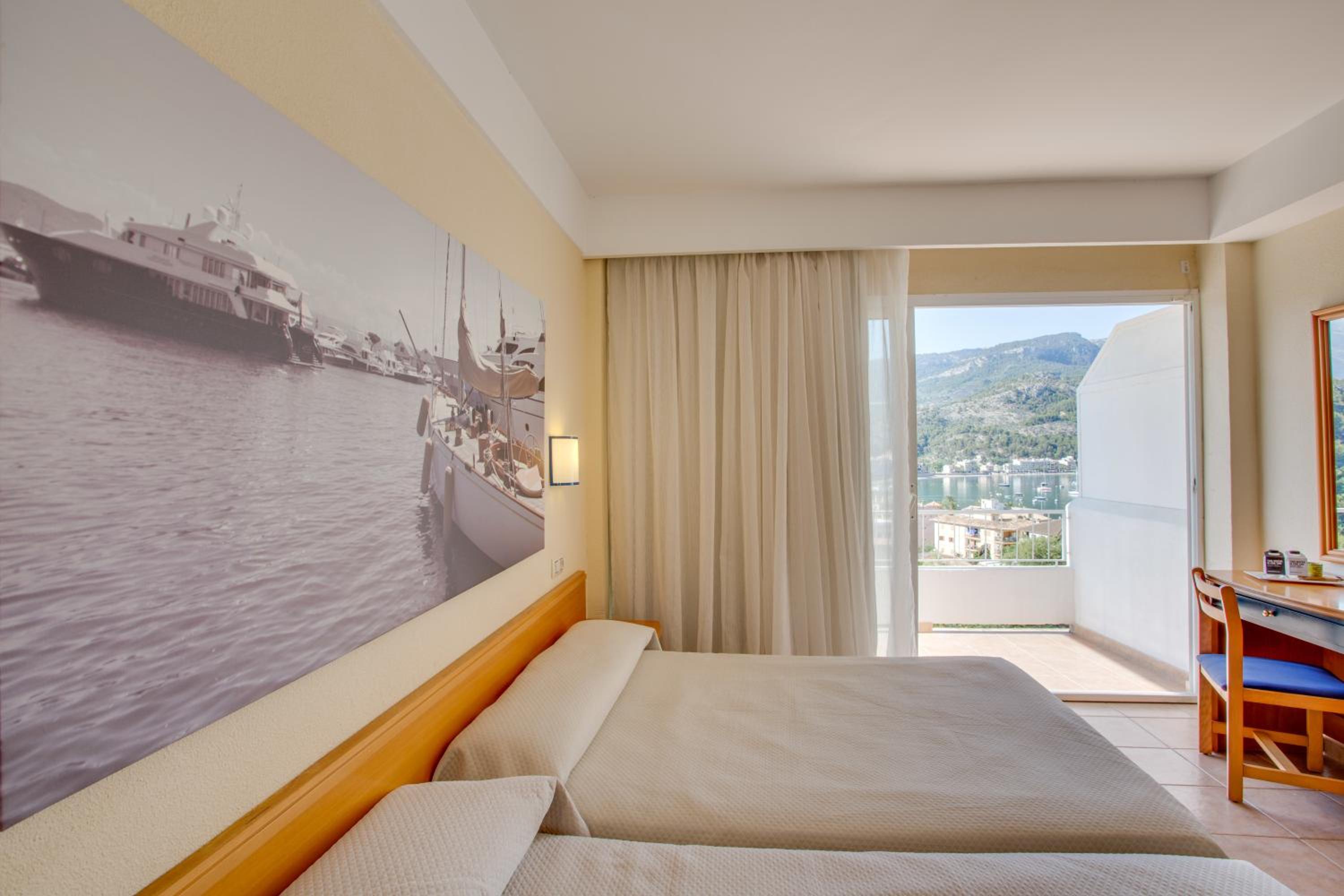 Habitación Superior con Vista al Puerto (2 adultos + 1 niño)
