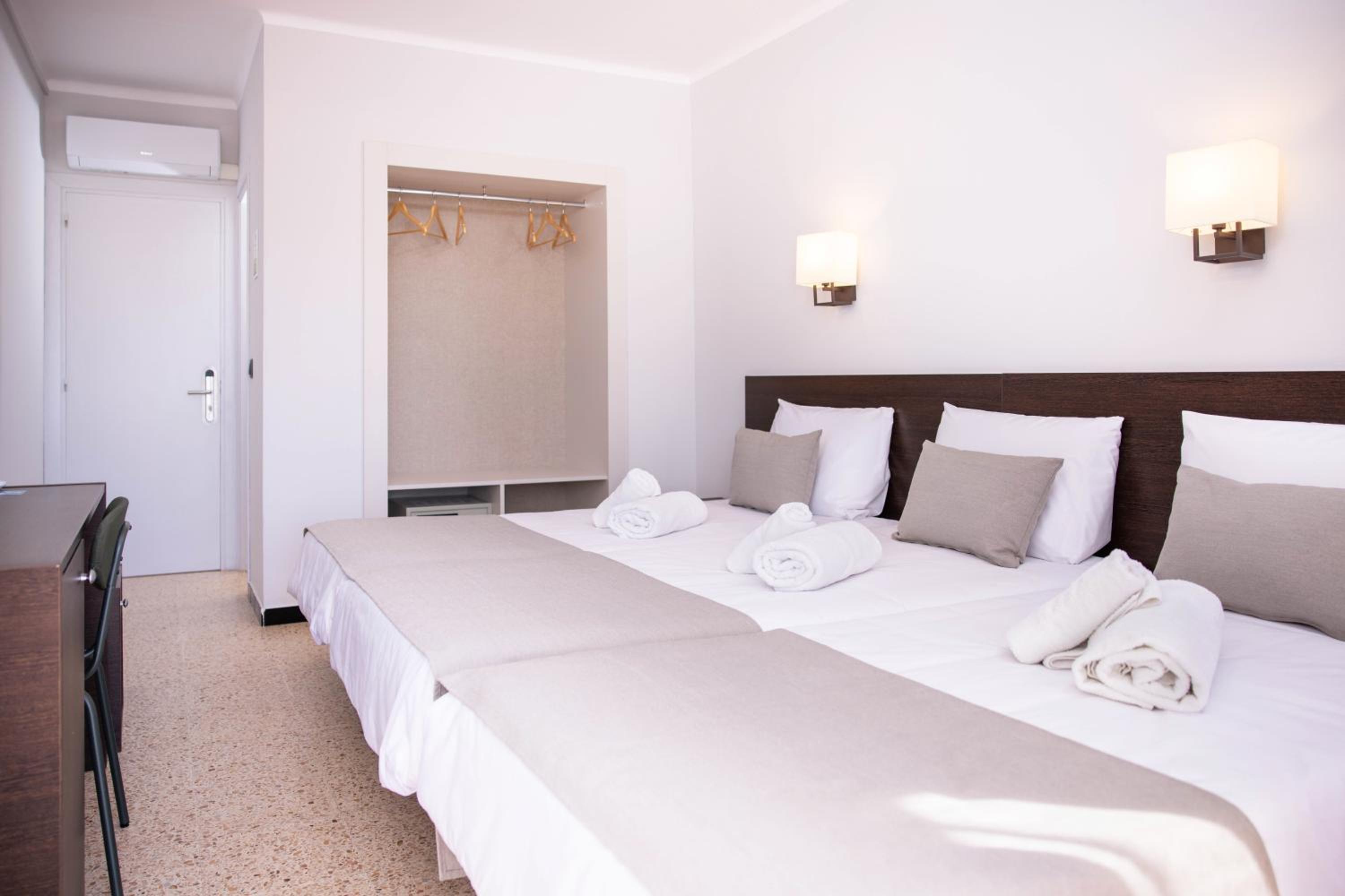 Standard Triple Room photo 2