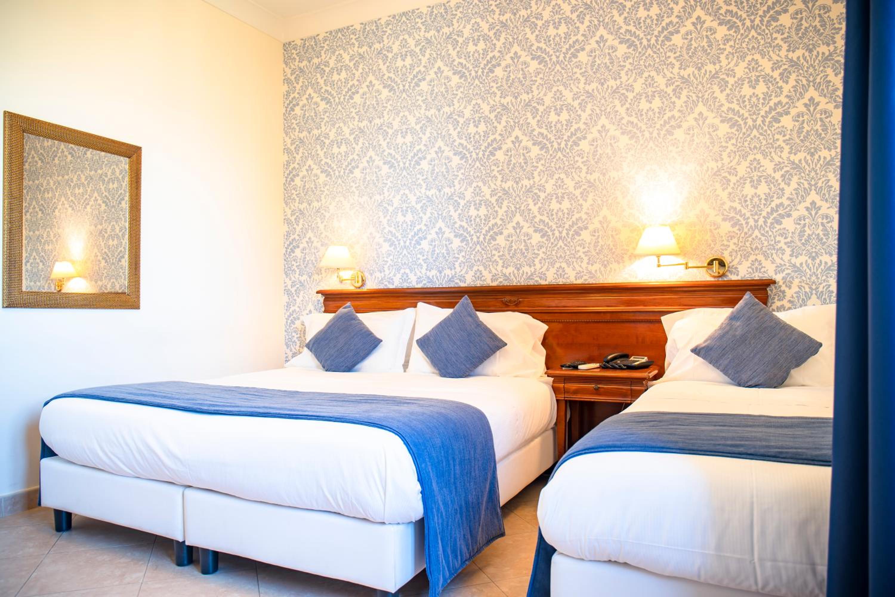 Classic Triple Room - Photo 8