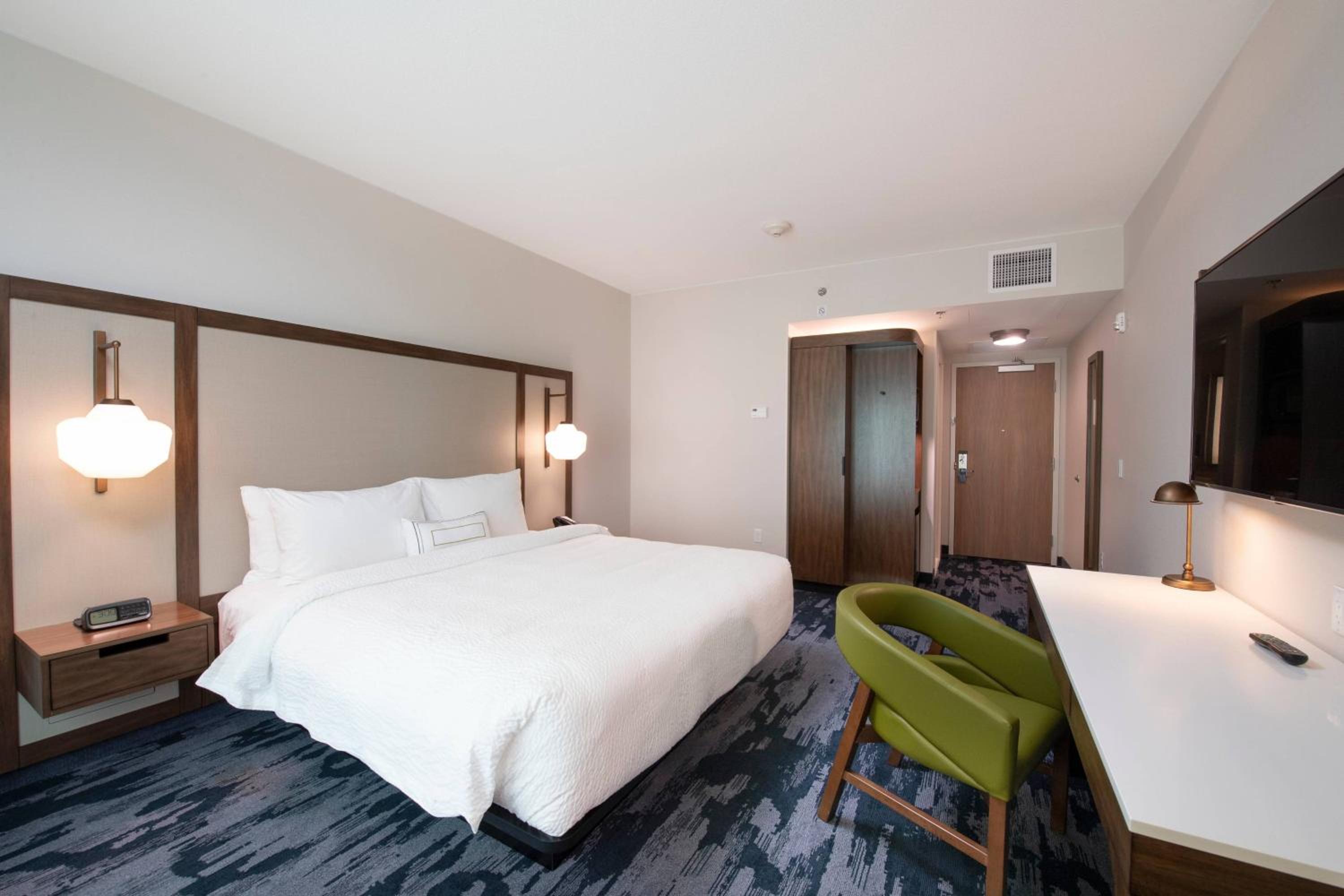 King Room - Hearing Accessible photo 1