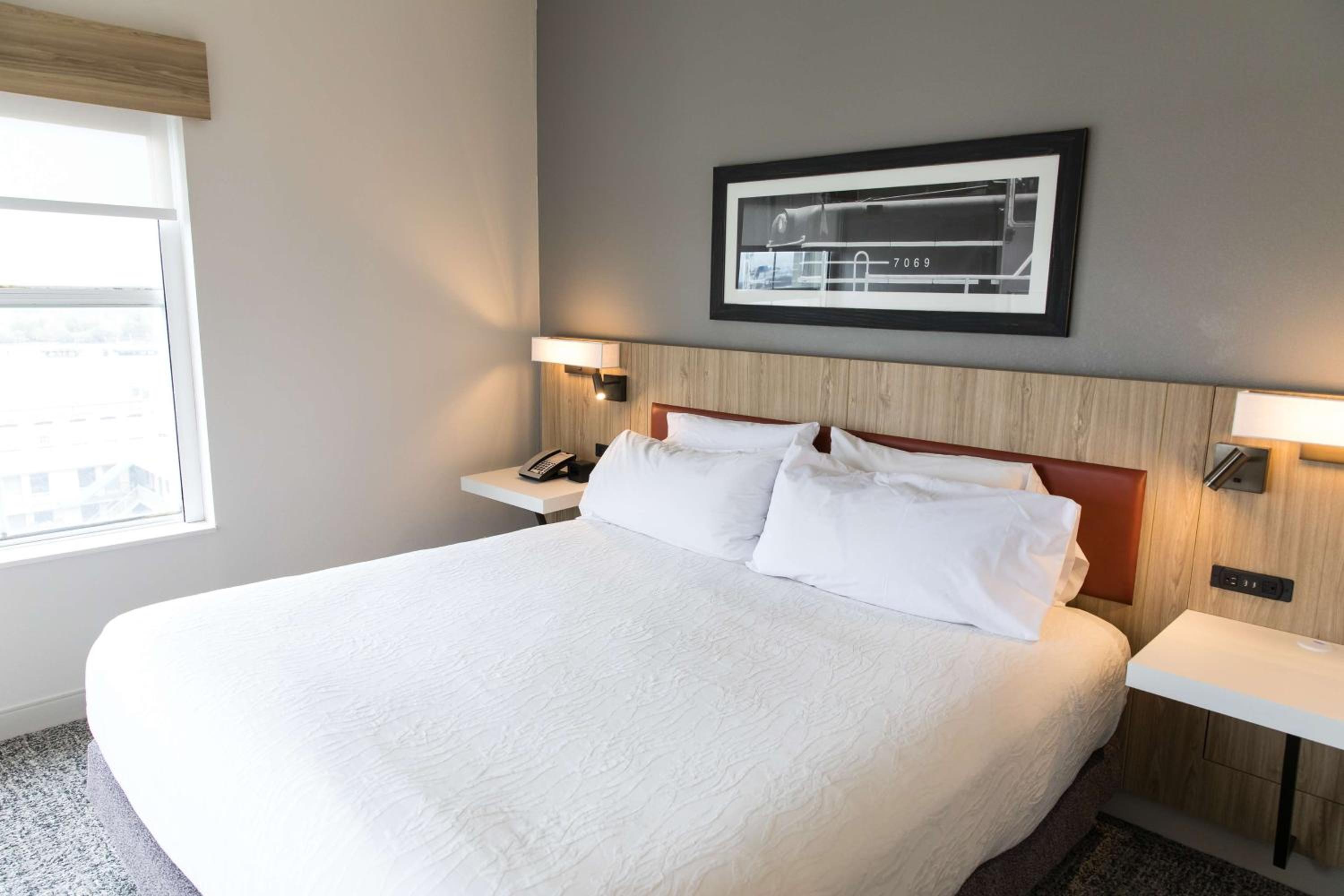 One-Bedroom King Suite with Sofa Bed - Photo 1