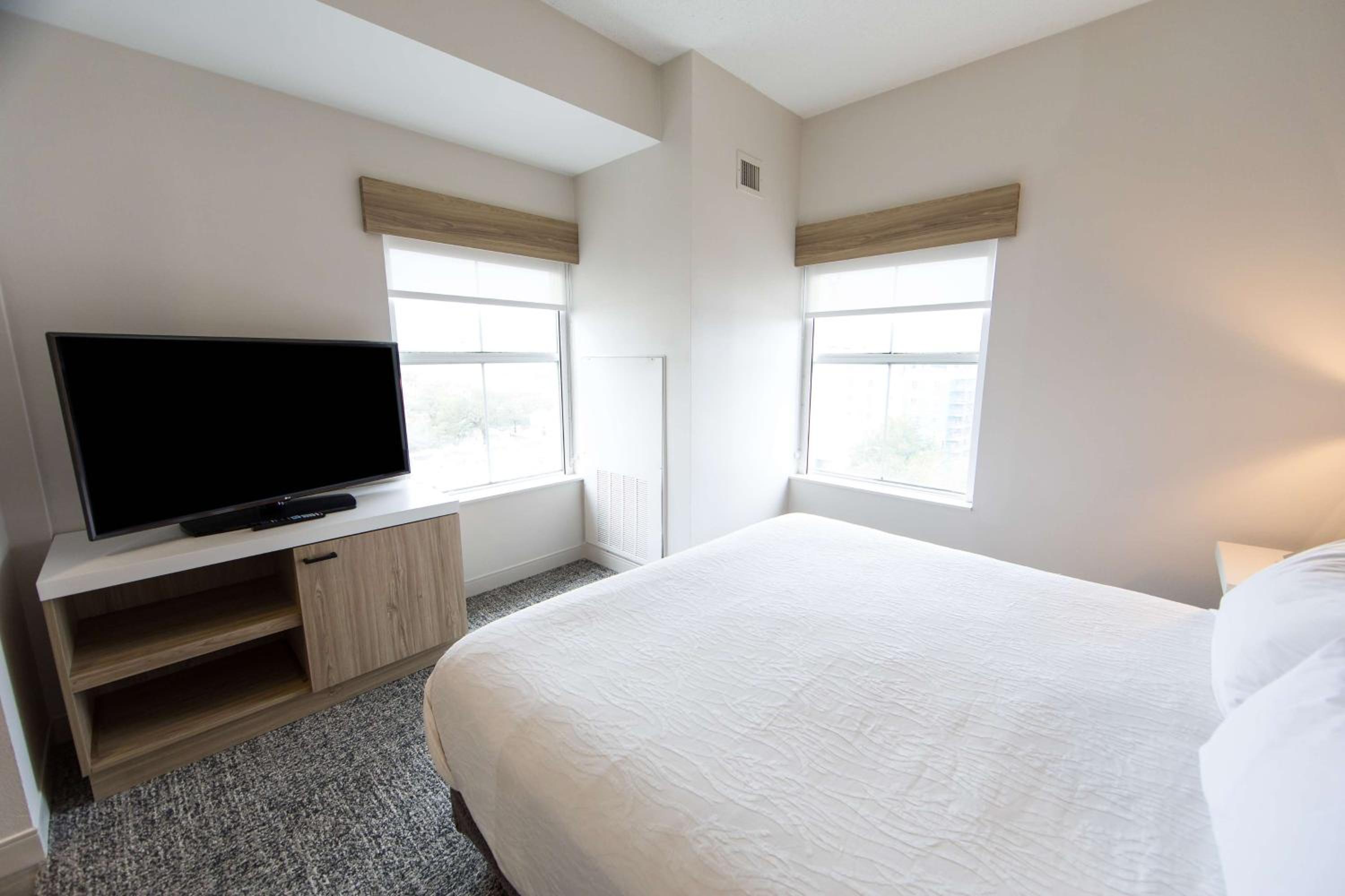 One-Bedroom King Suite with Sofa Bed - Photo 3