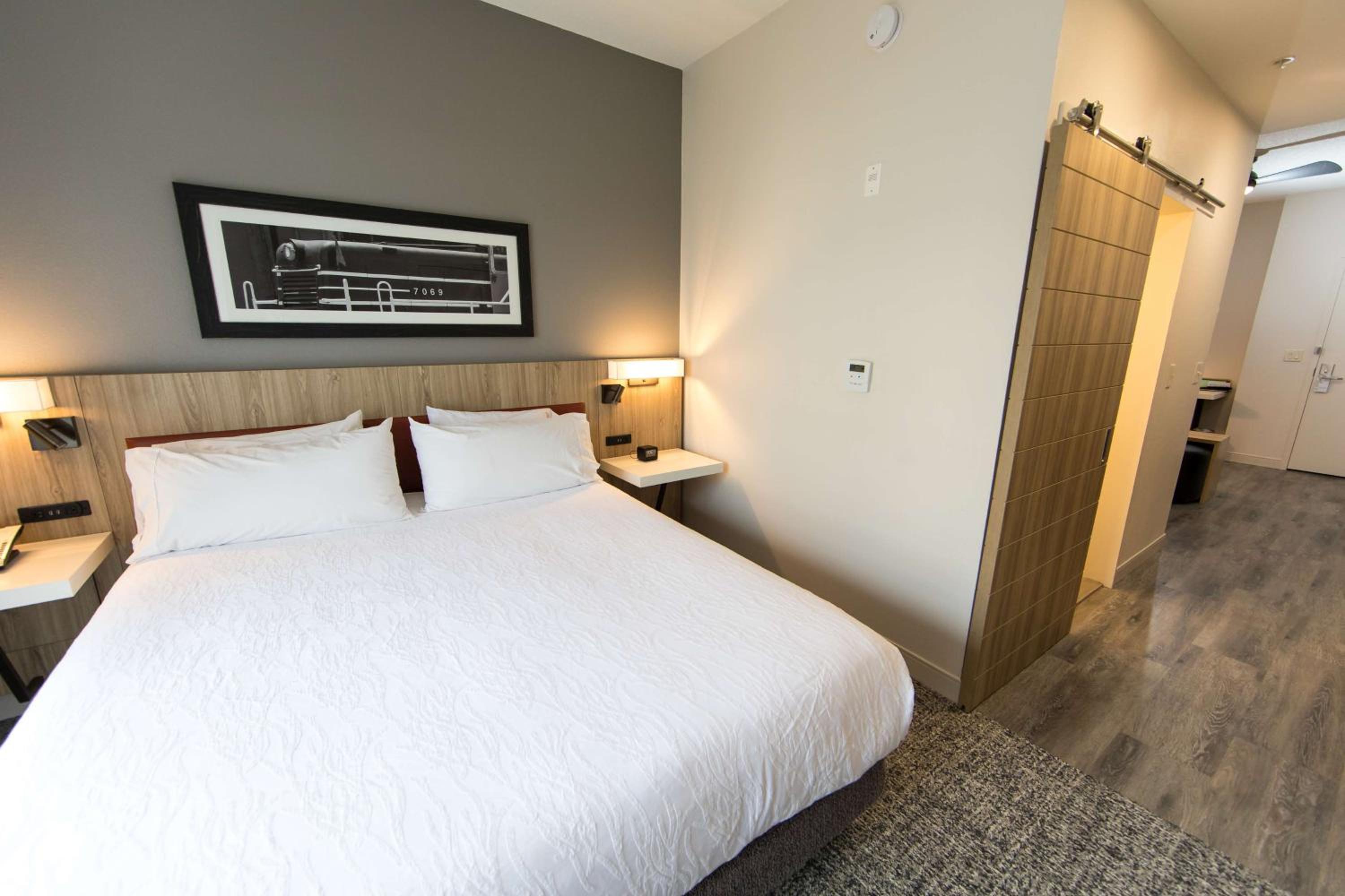 One-Bedroom King Suite with Balcony