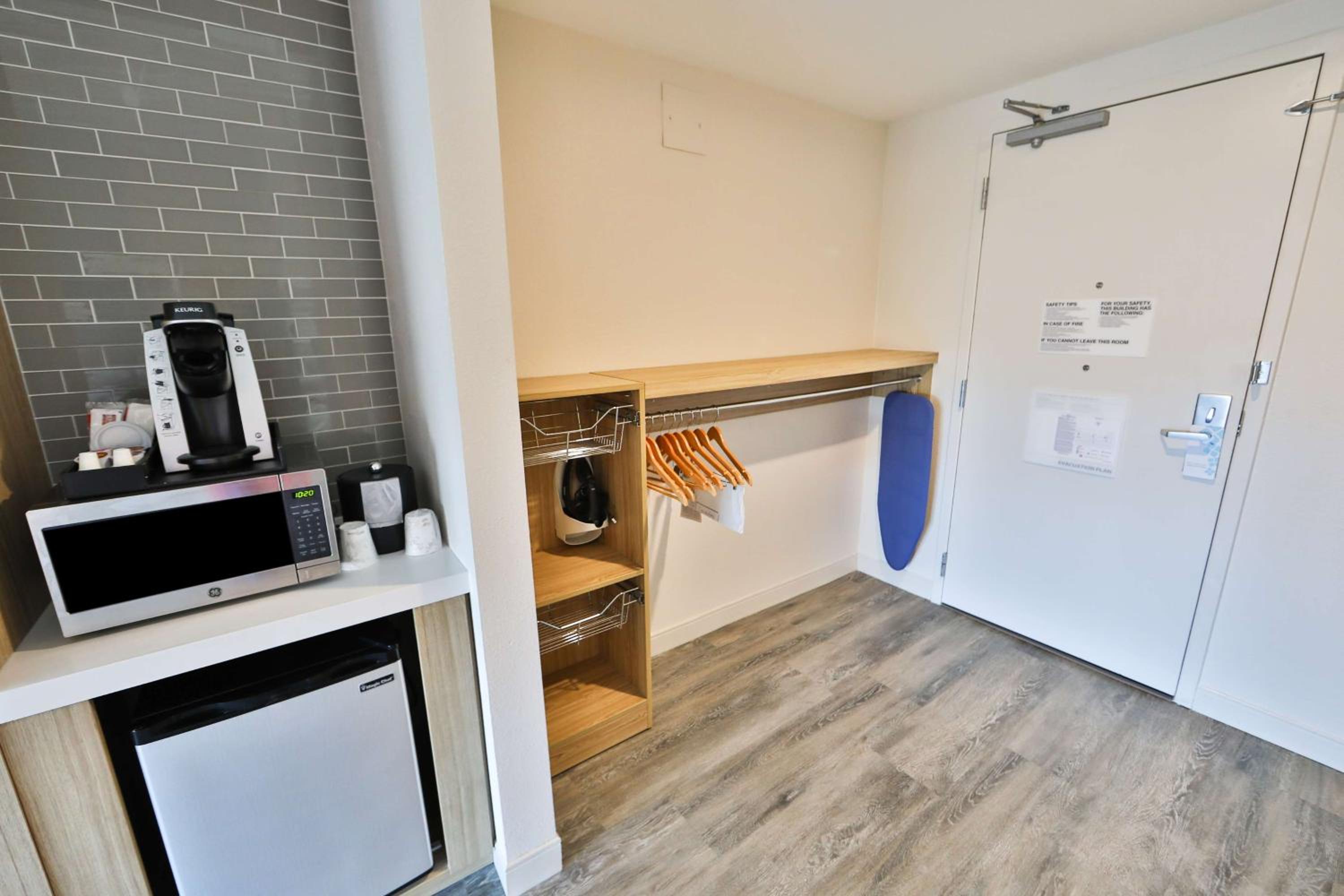 Queen Room with Two Queen Beds - Mobility and Hearing Access - Photo 4