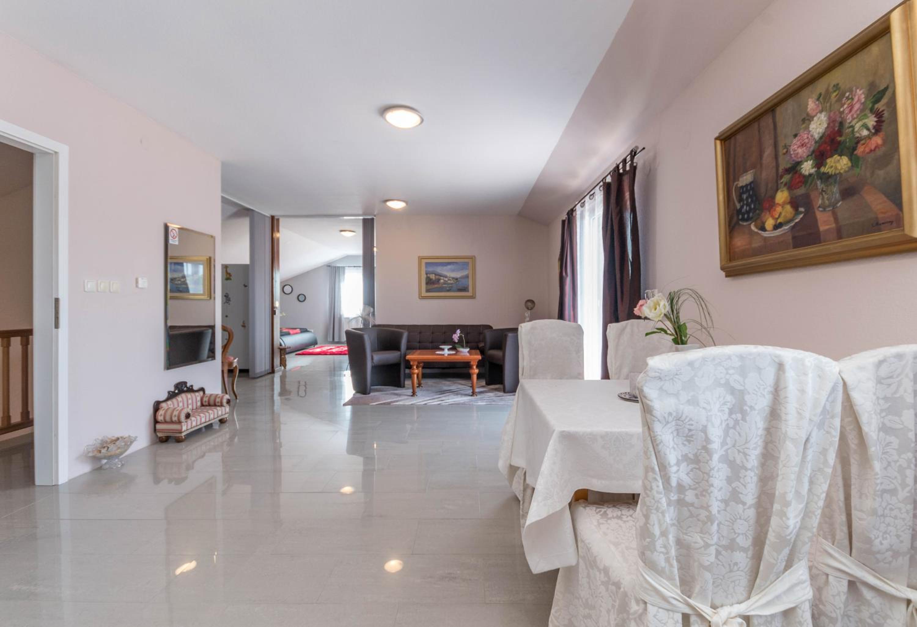 Apartment - Split Level