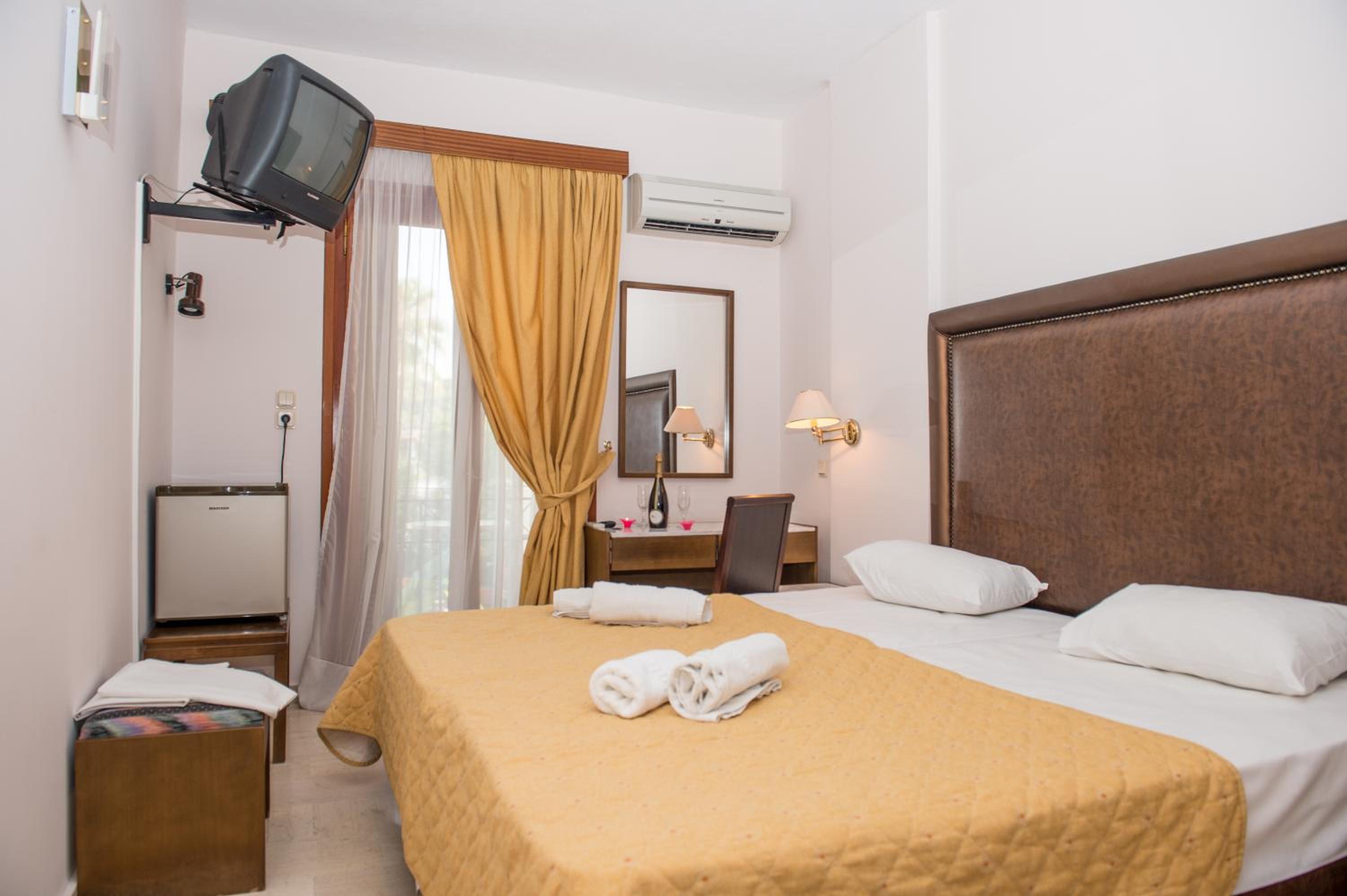 Double or Twin Room - Photo 3