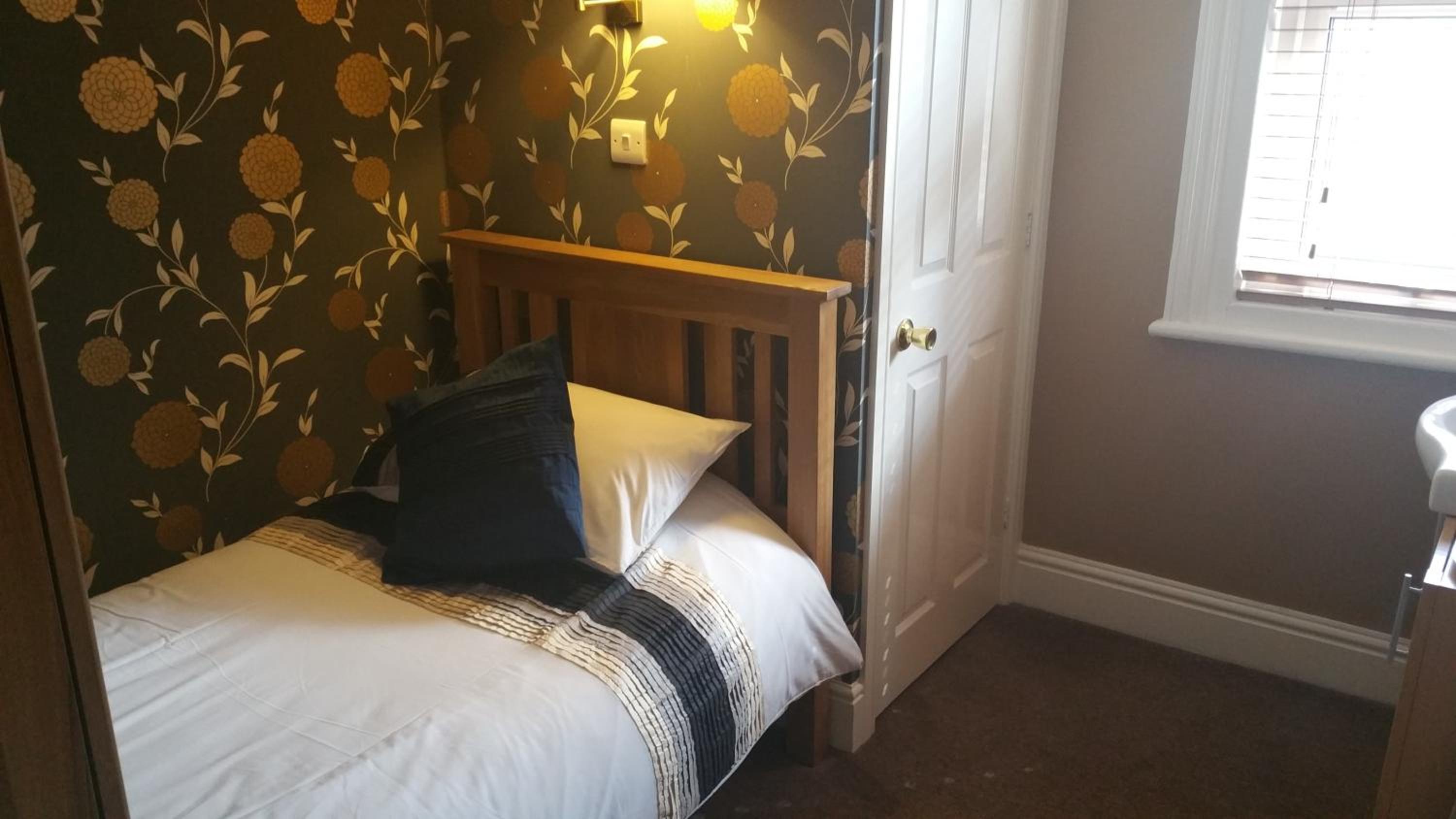Single Room - Room 4 photo 1