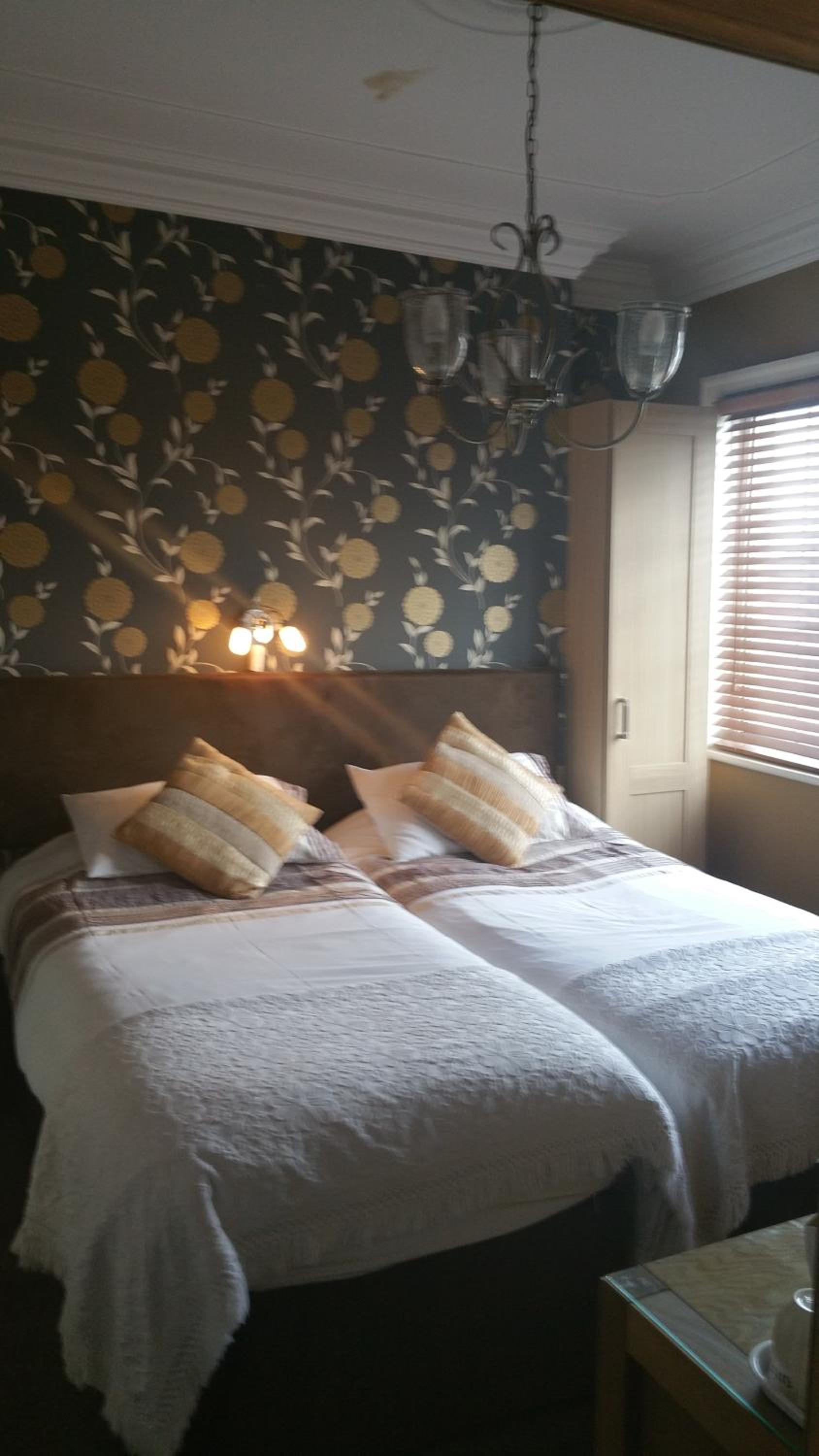 Standard Twin Room - Second Floor - Room 9 - Photo 2
