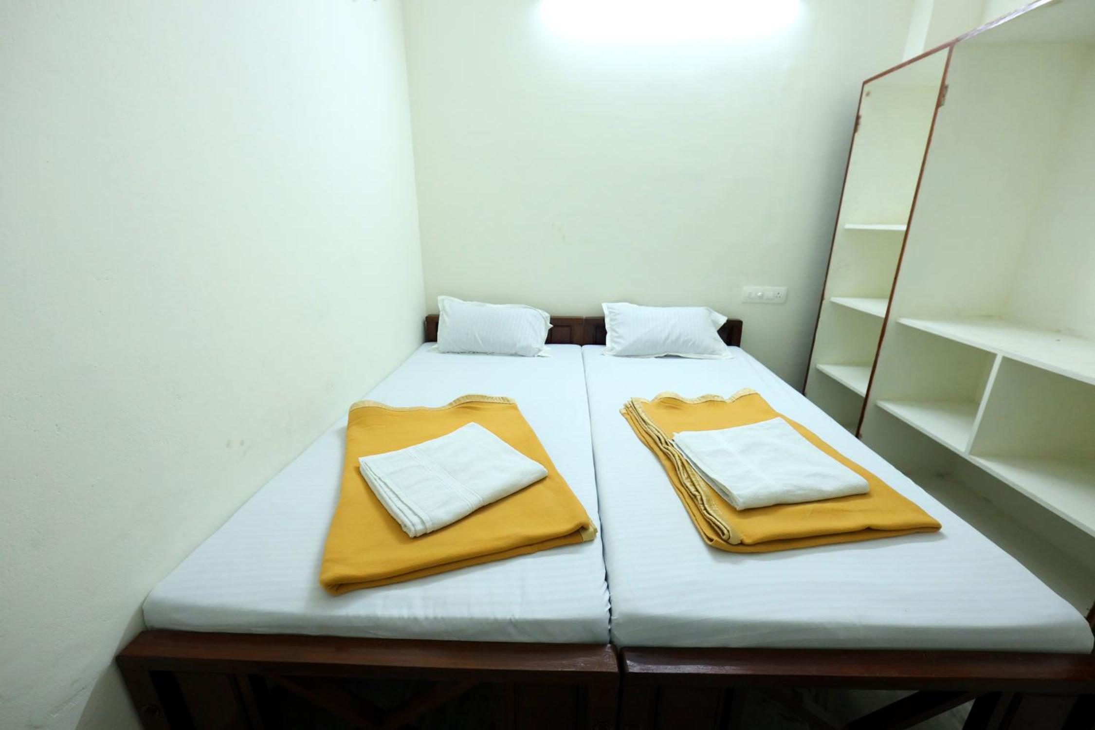 Standard Double Room With Fan photo 1