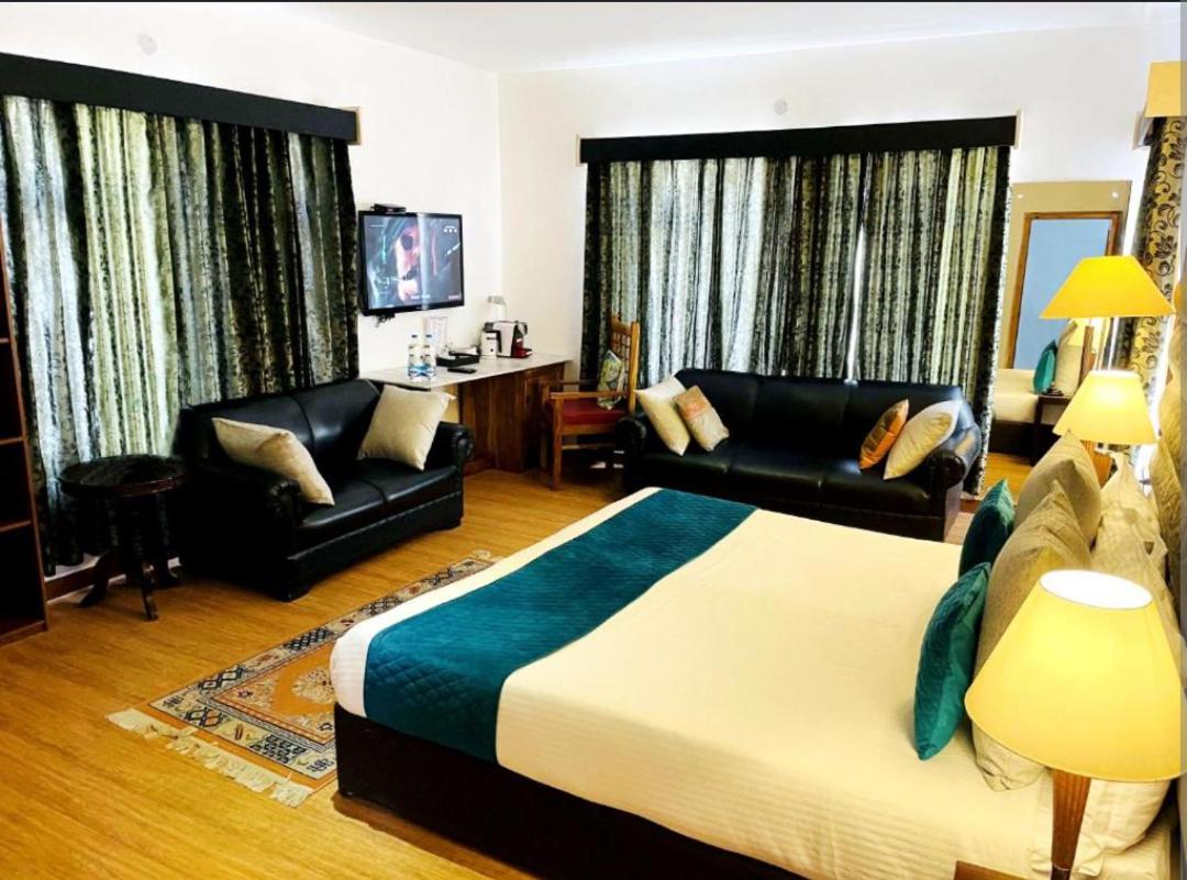 Superior Deluxe Double or Twin Room  photo 3