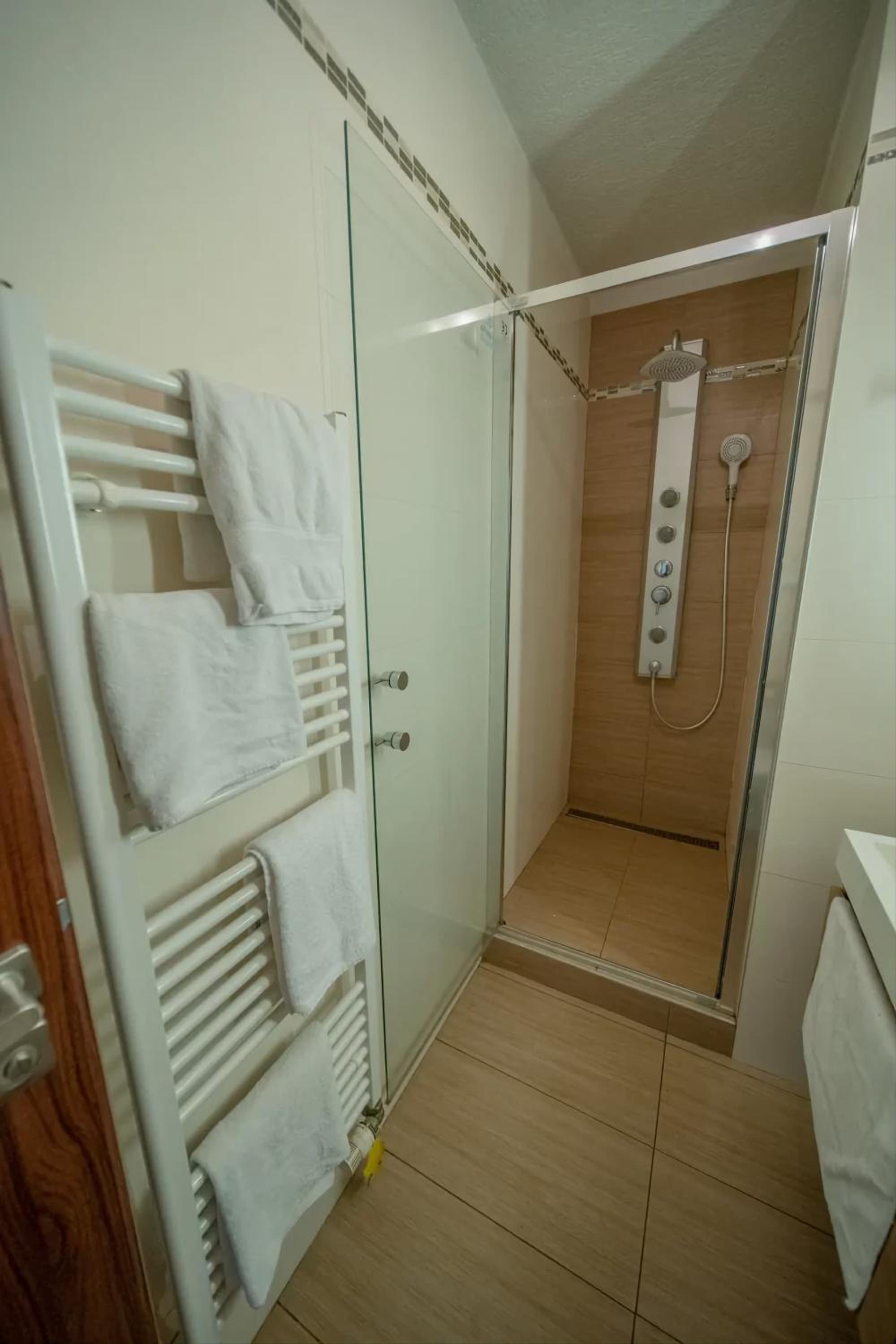 Suite - Photo 2
