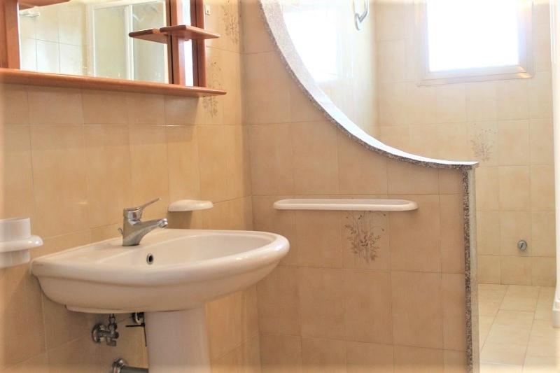 Three-Bedroom House photo 3