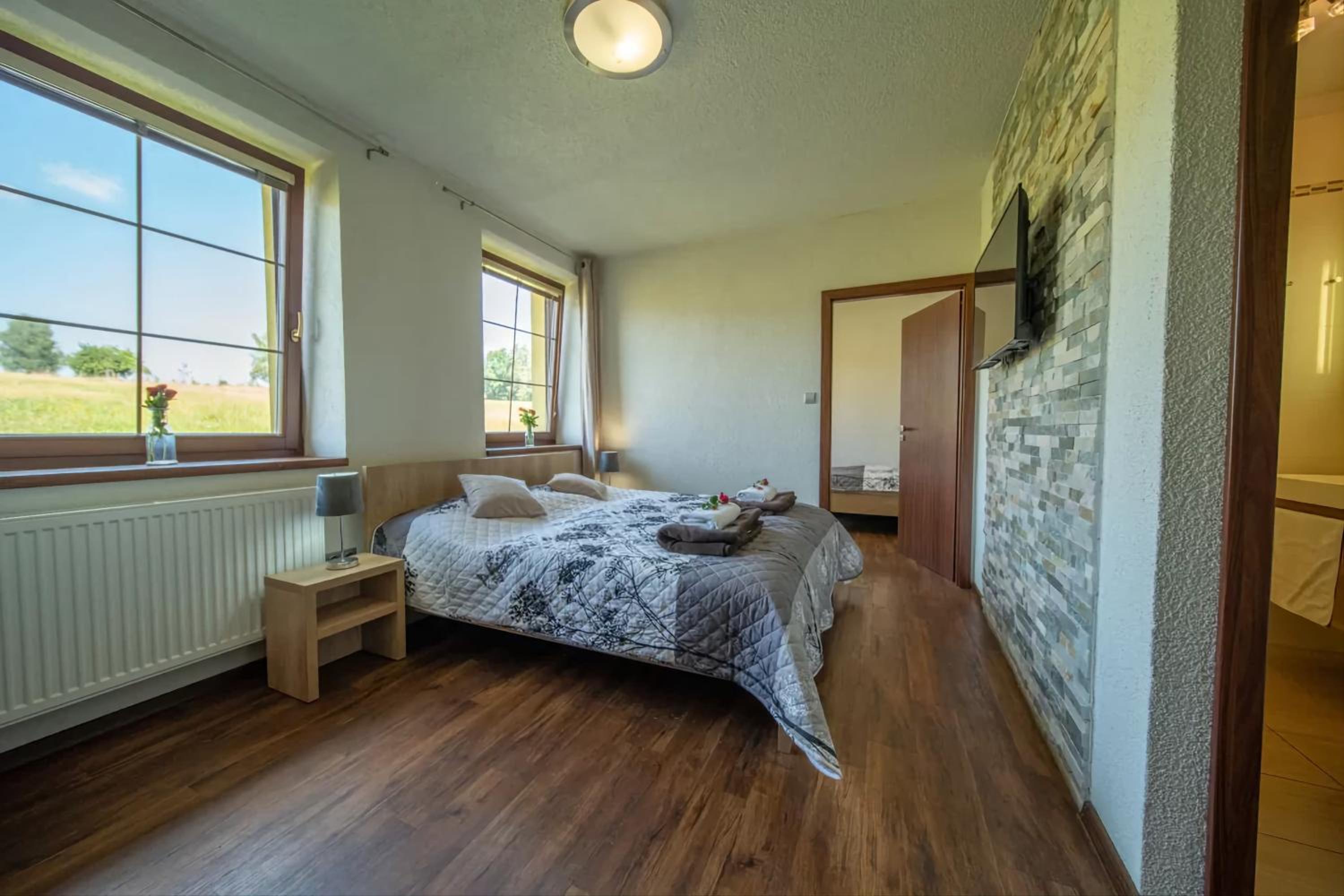 Suite - Photo 18