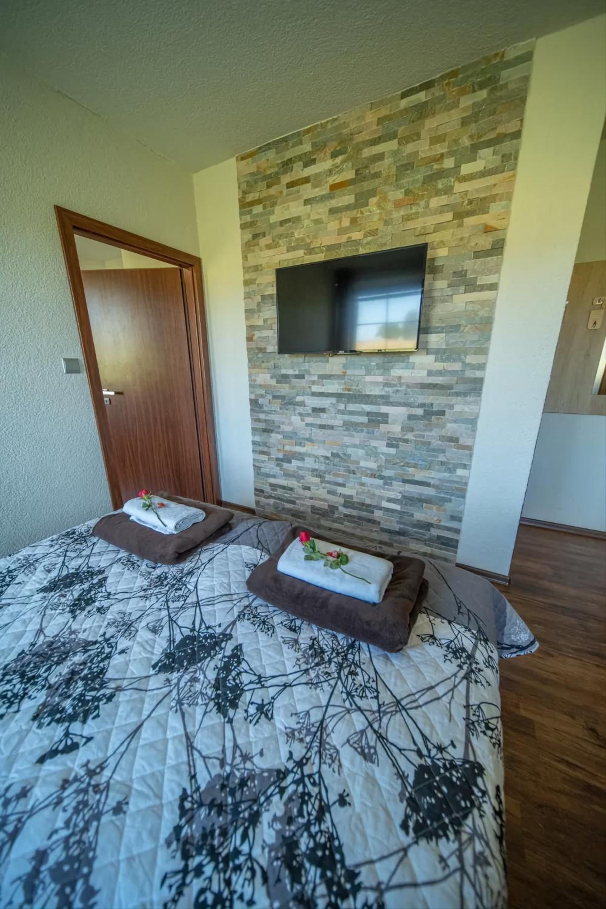 Suite - Photo 9