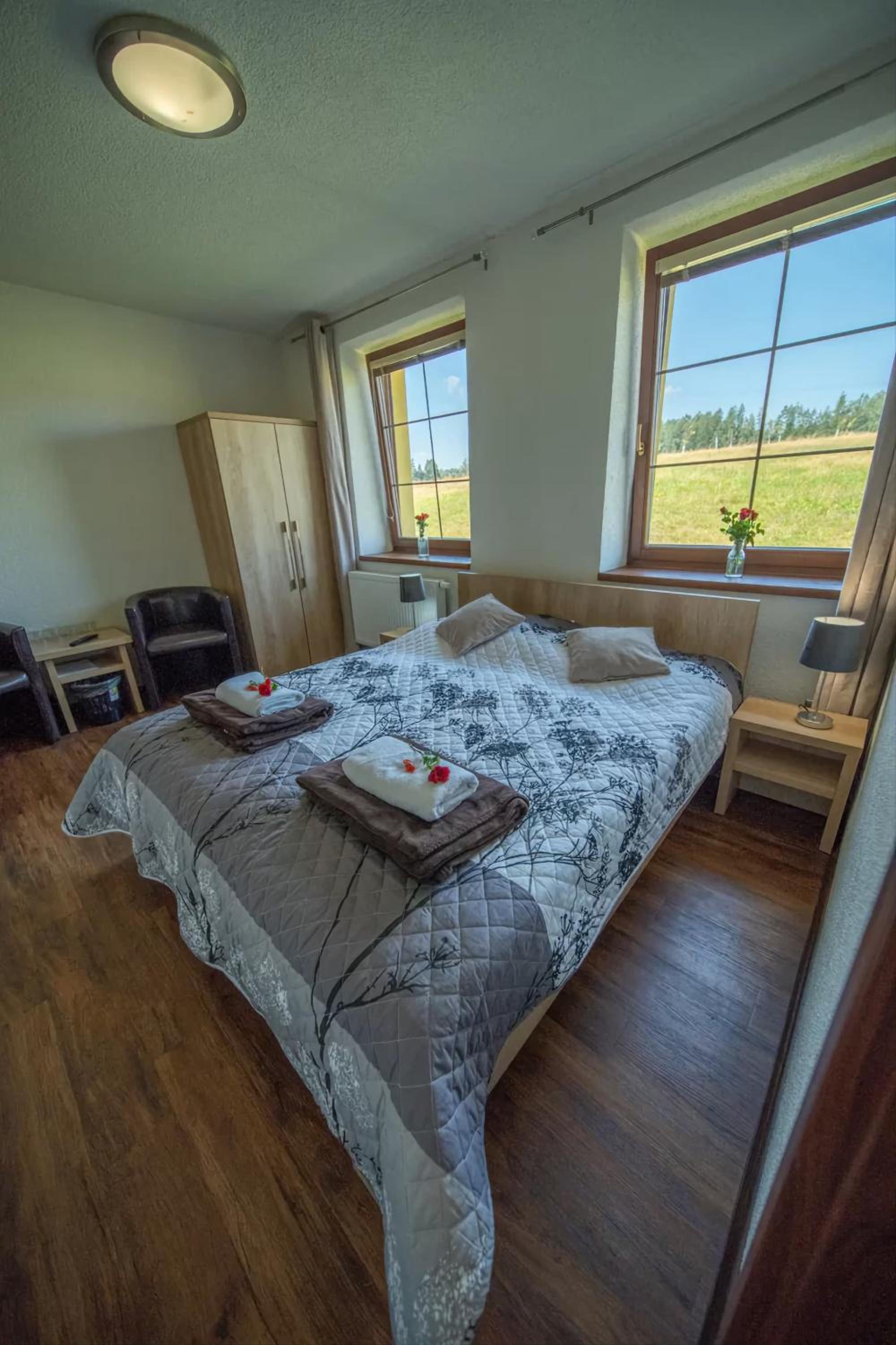 Suite - Photo 16