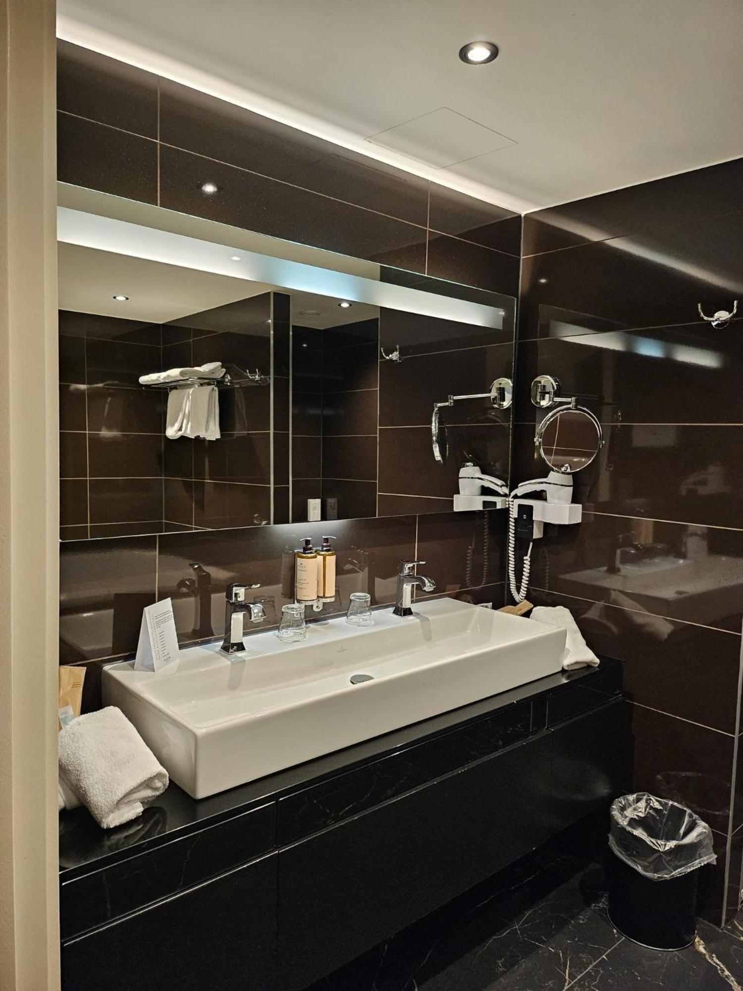 Executive Suite with One Double Bed photo 3