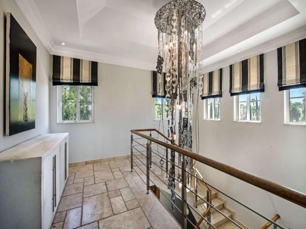 Five-Bedroom Villa photo 2