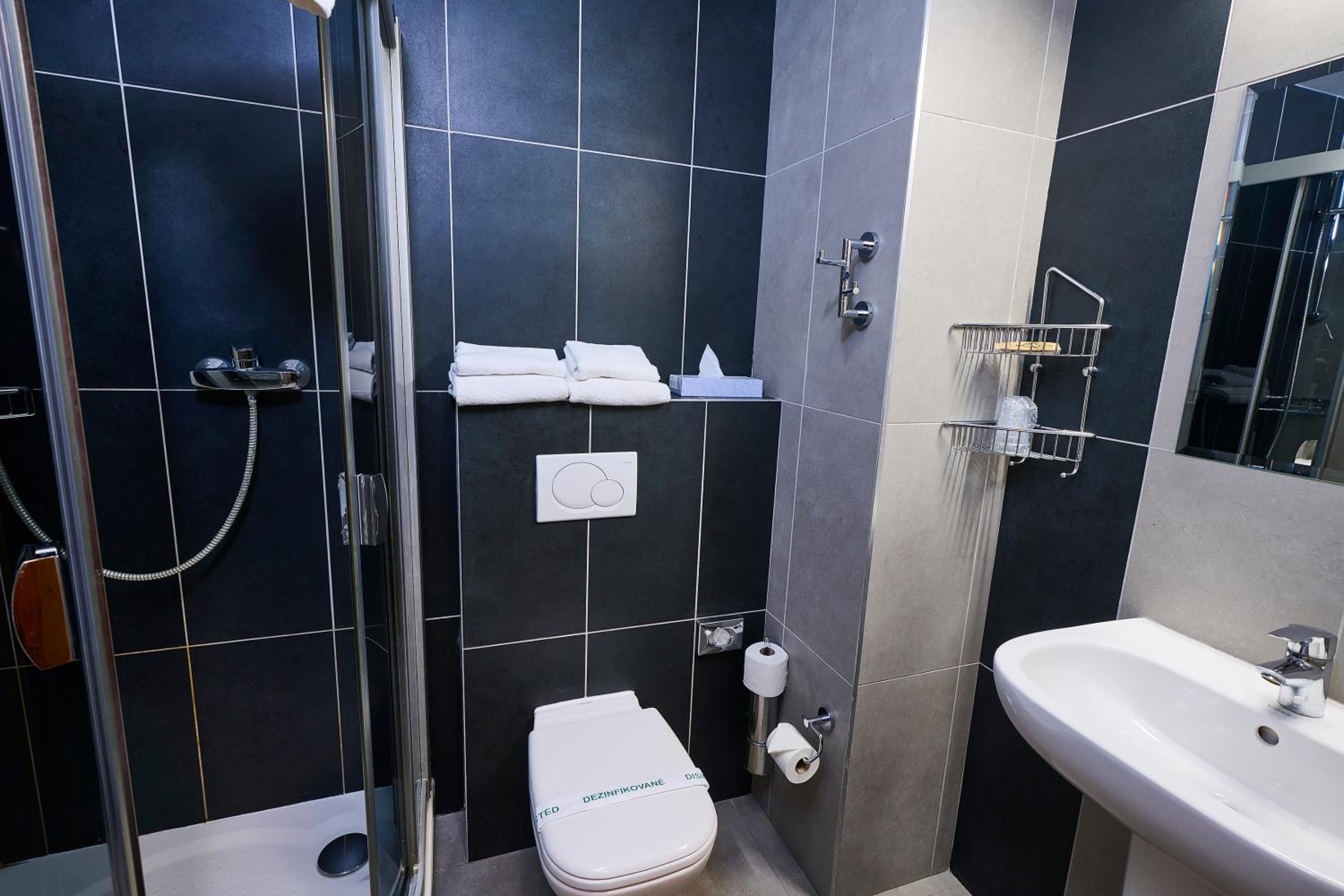 Deluxe Double or Twin Room with Balcony - Photo 2