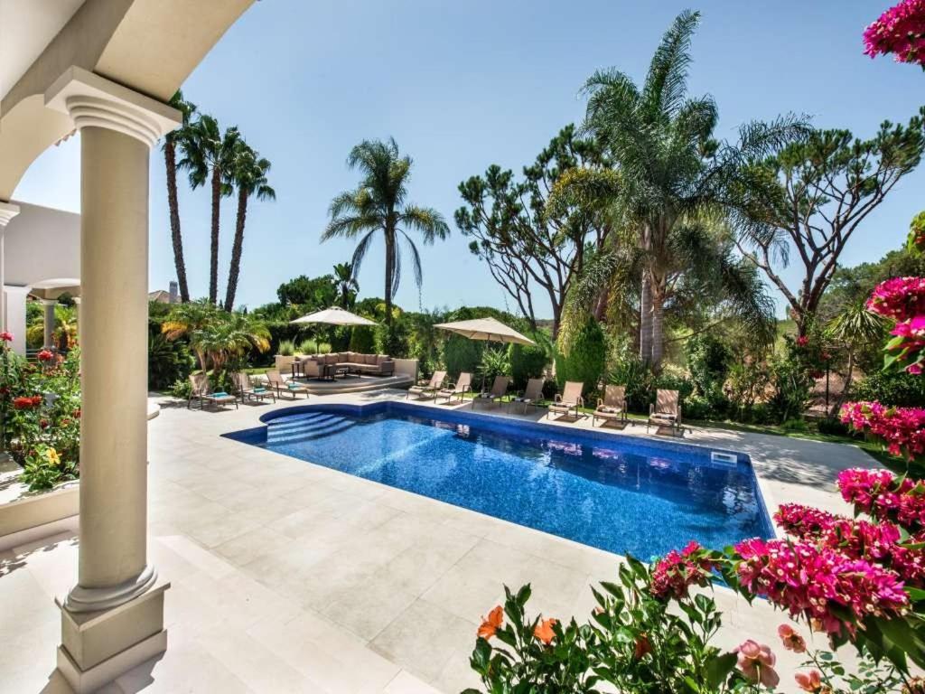 Five-Bedroom Villa photo 3