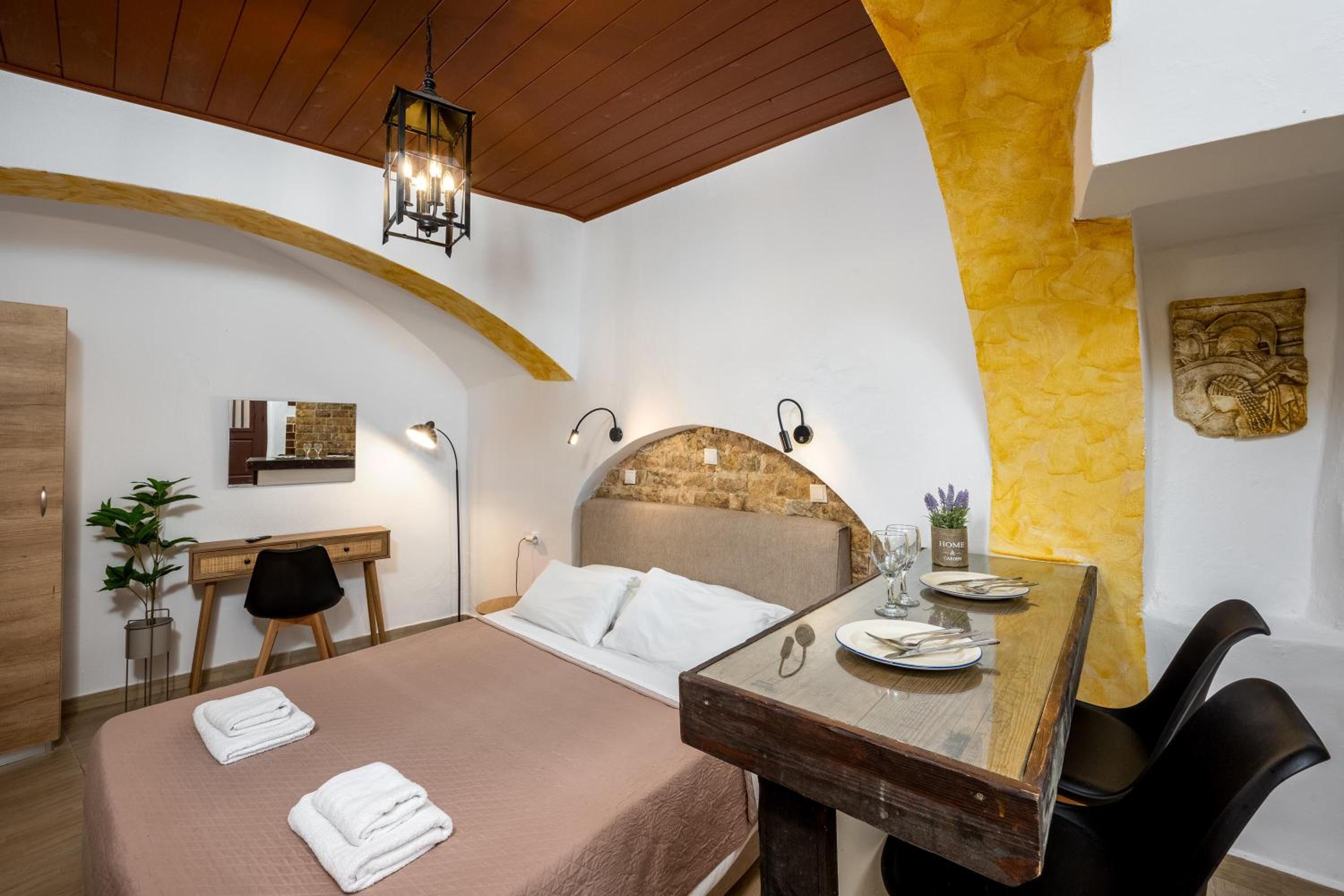 Superior One-Bedroom Apartment (2 Adults)