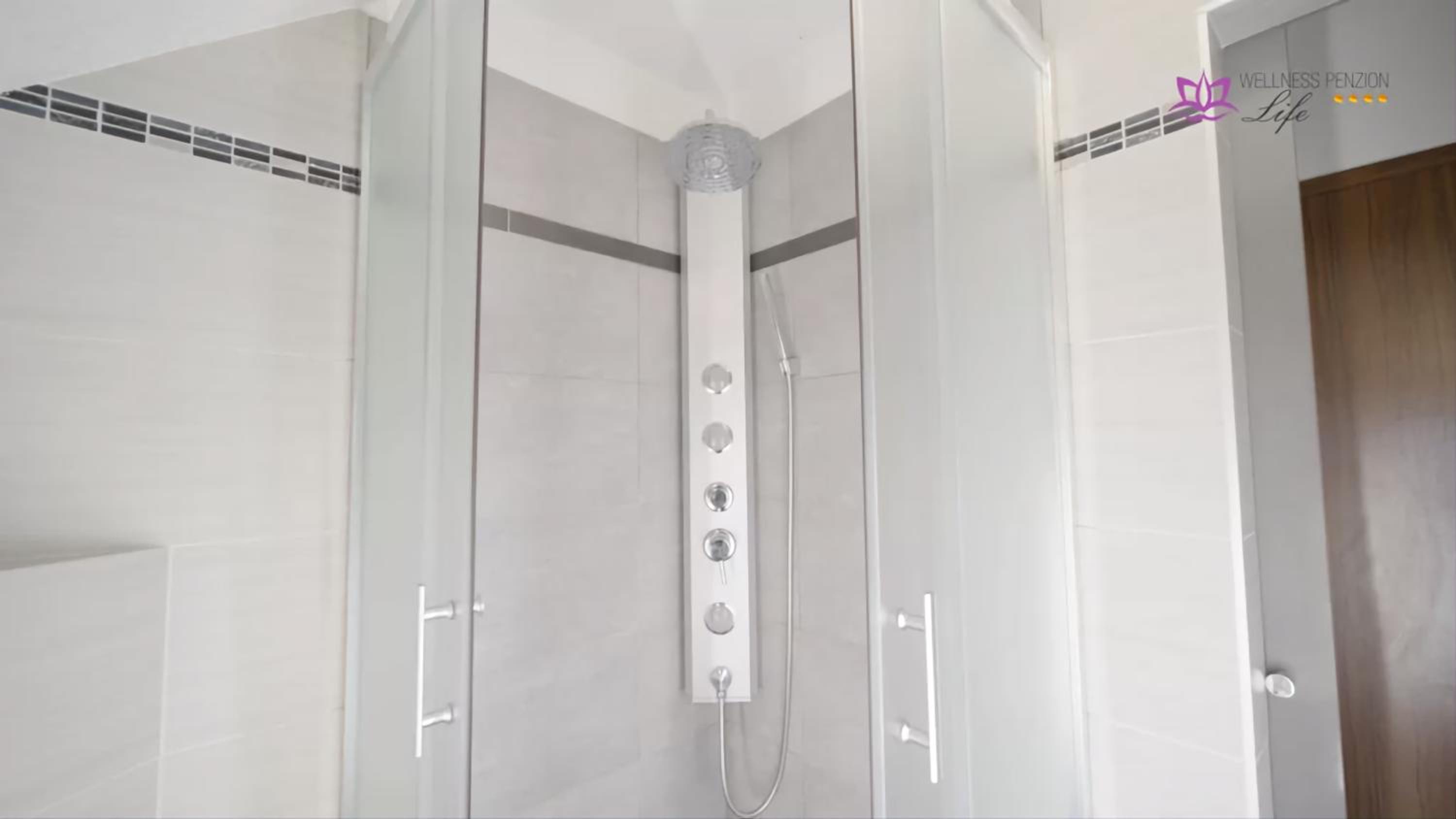 Deluxe Double or Twin Room - Photo 7