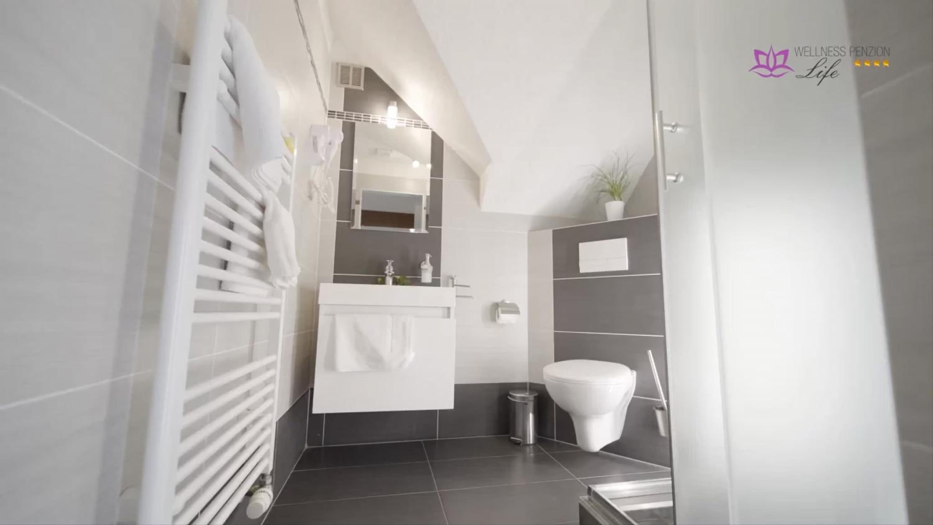 Deluxe Double or Twin Room - Photo 2