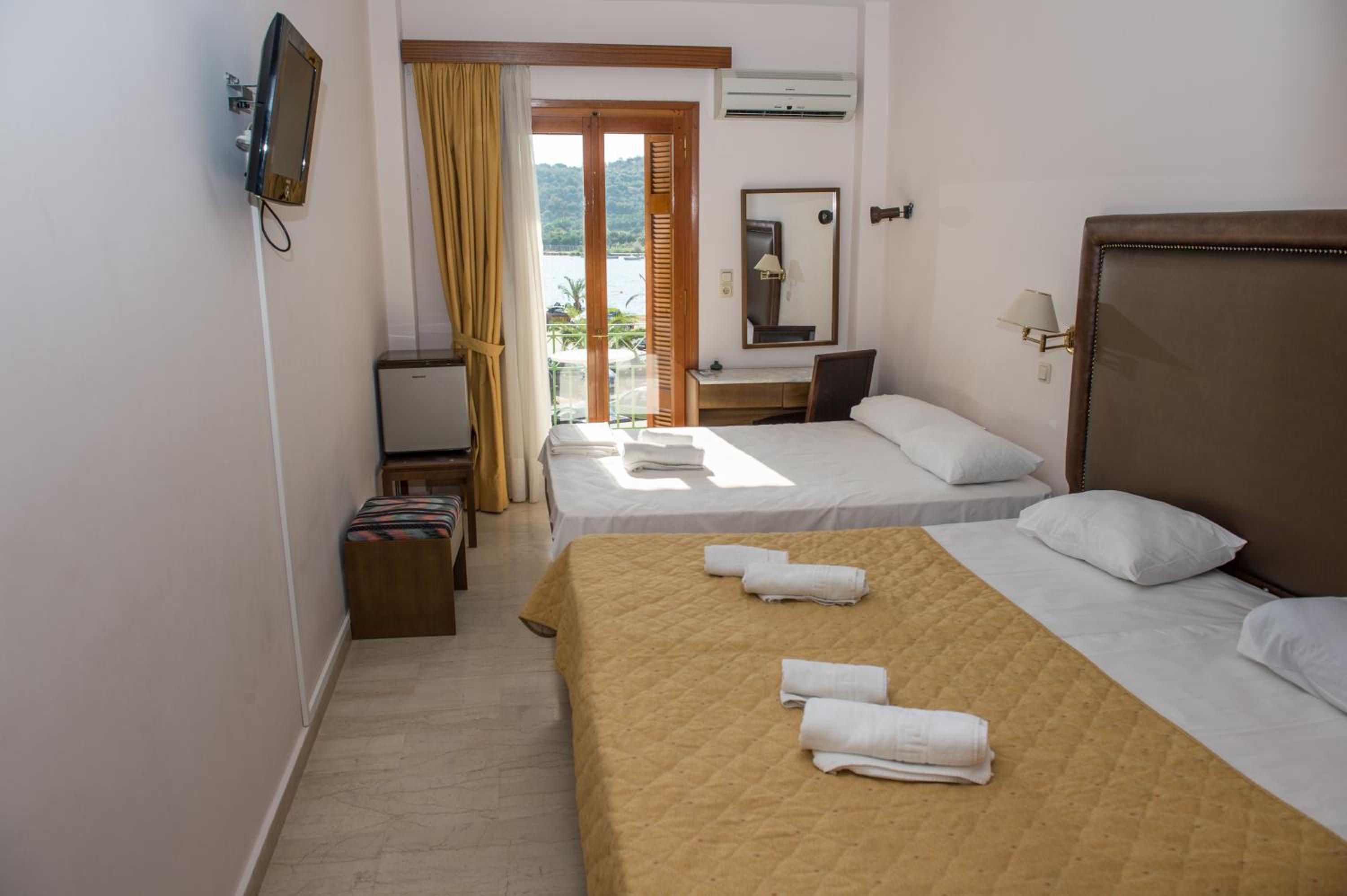Double or Twin Room - Photo 8