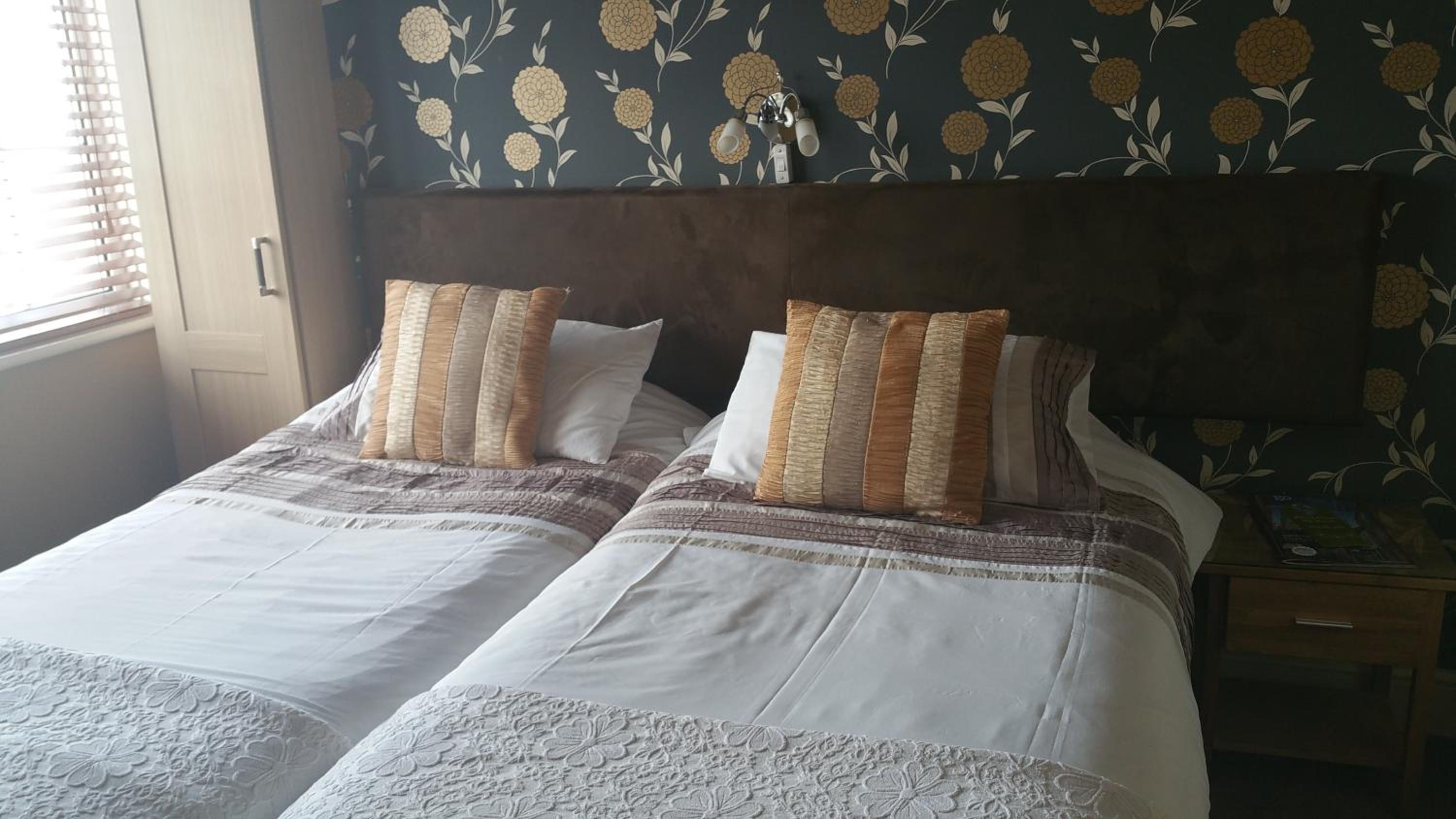 Standard Twin Room - Second Floor - Room 9 - Photo 1