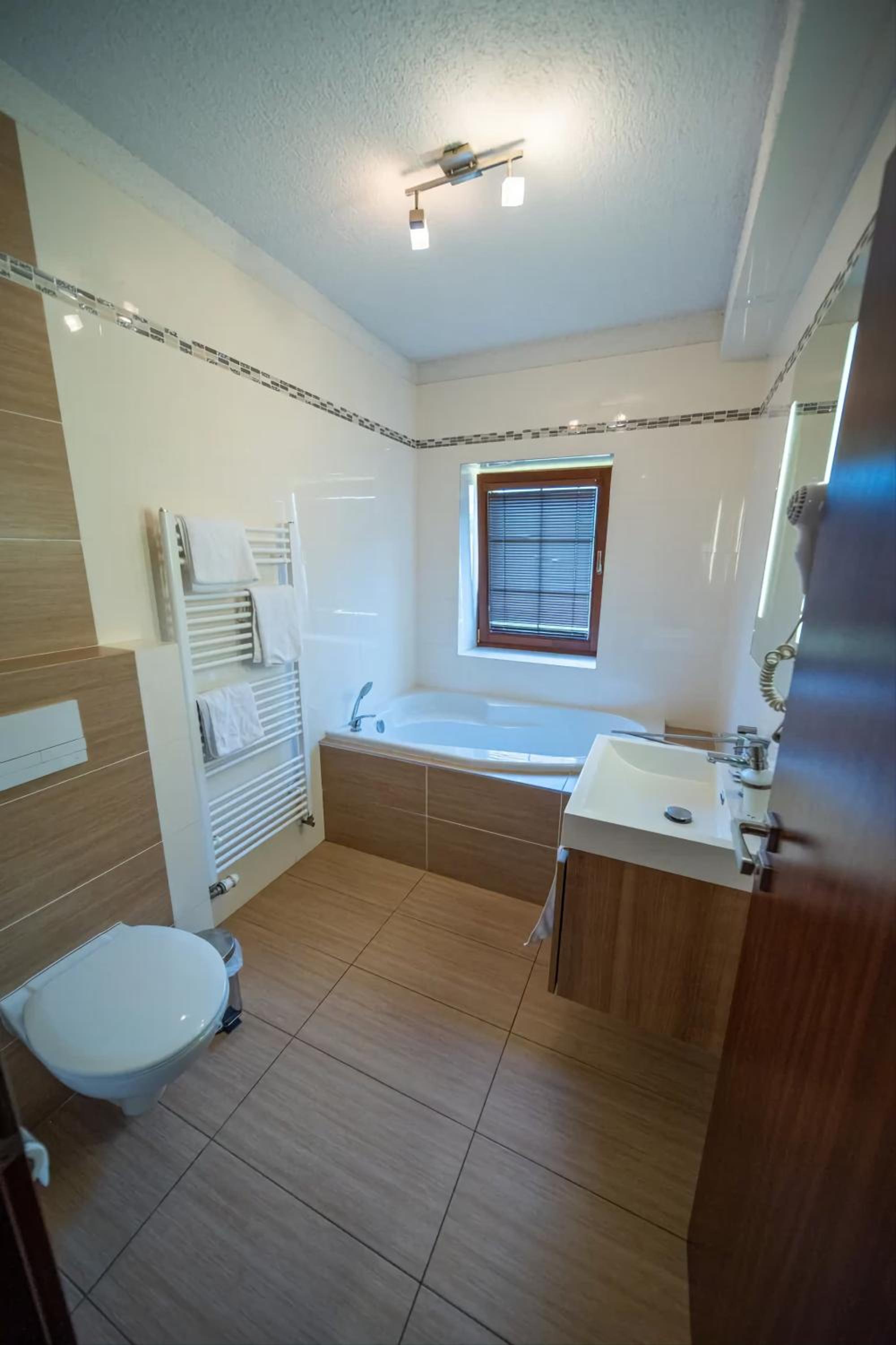 Triple Room - Photo 9