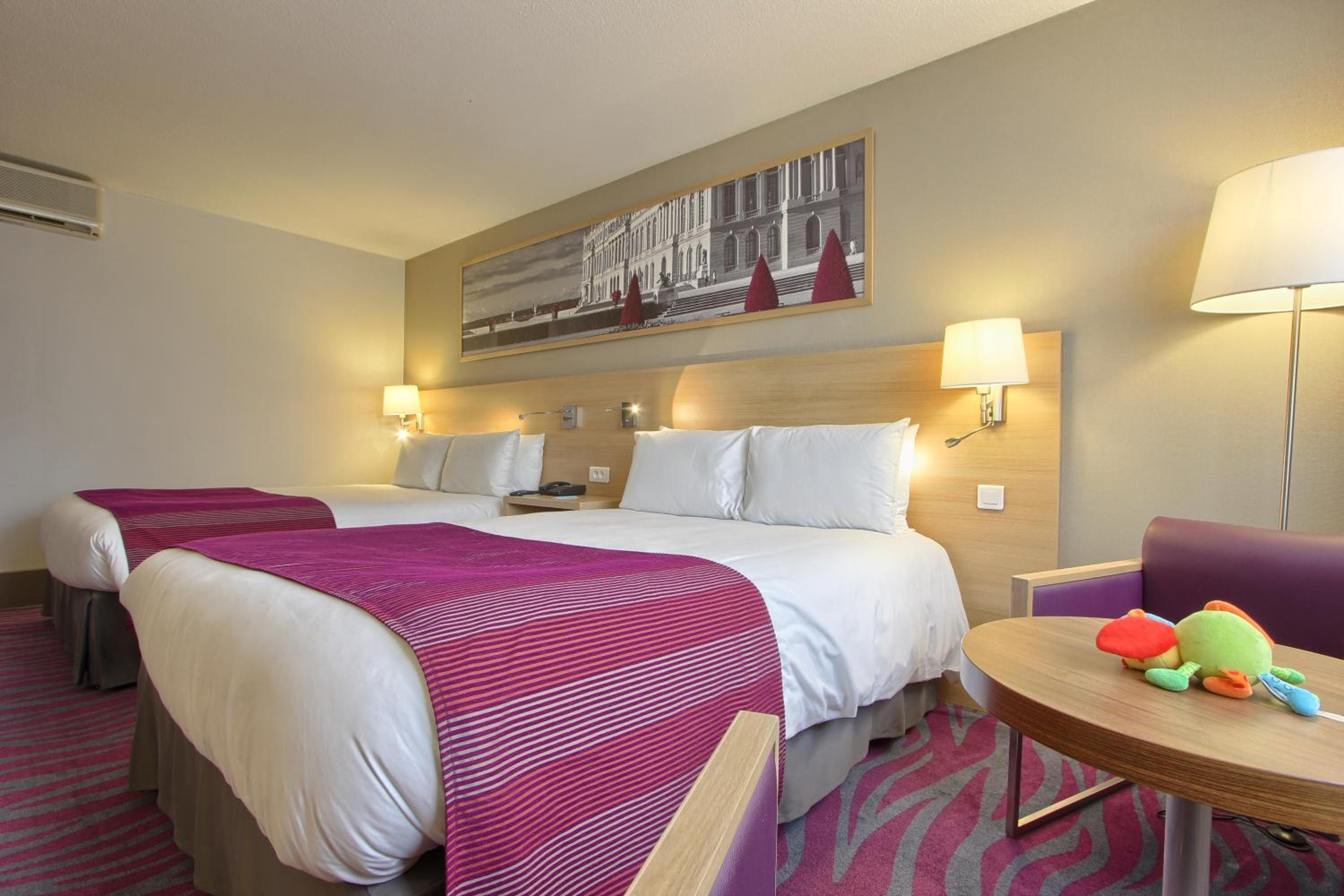 Classic Double Room with Two Double Beds - Photo 2