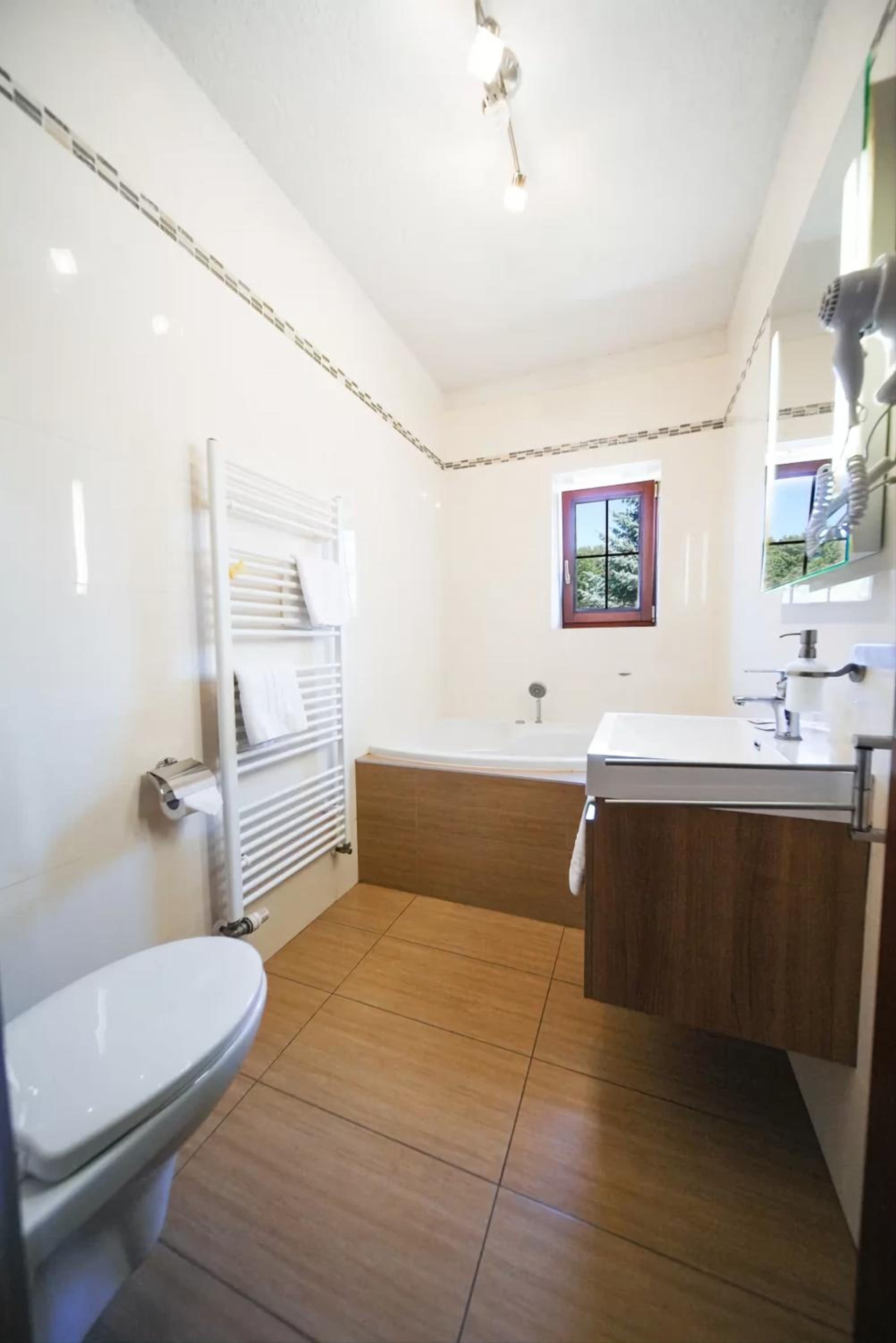 Deluxe Double Room with Extra Bed - Photo 13