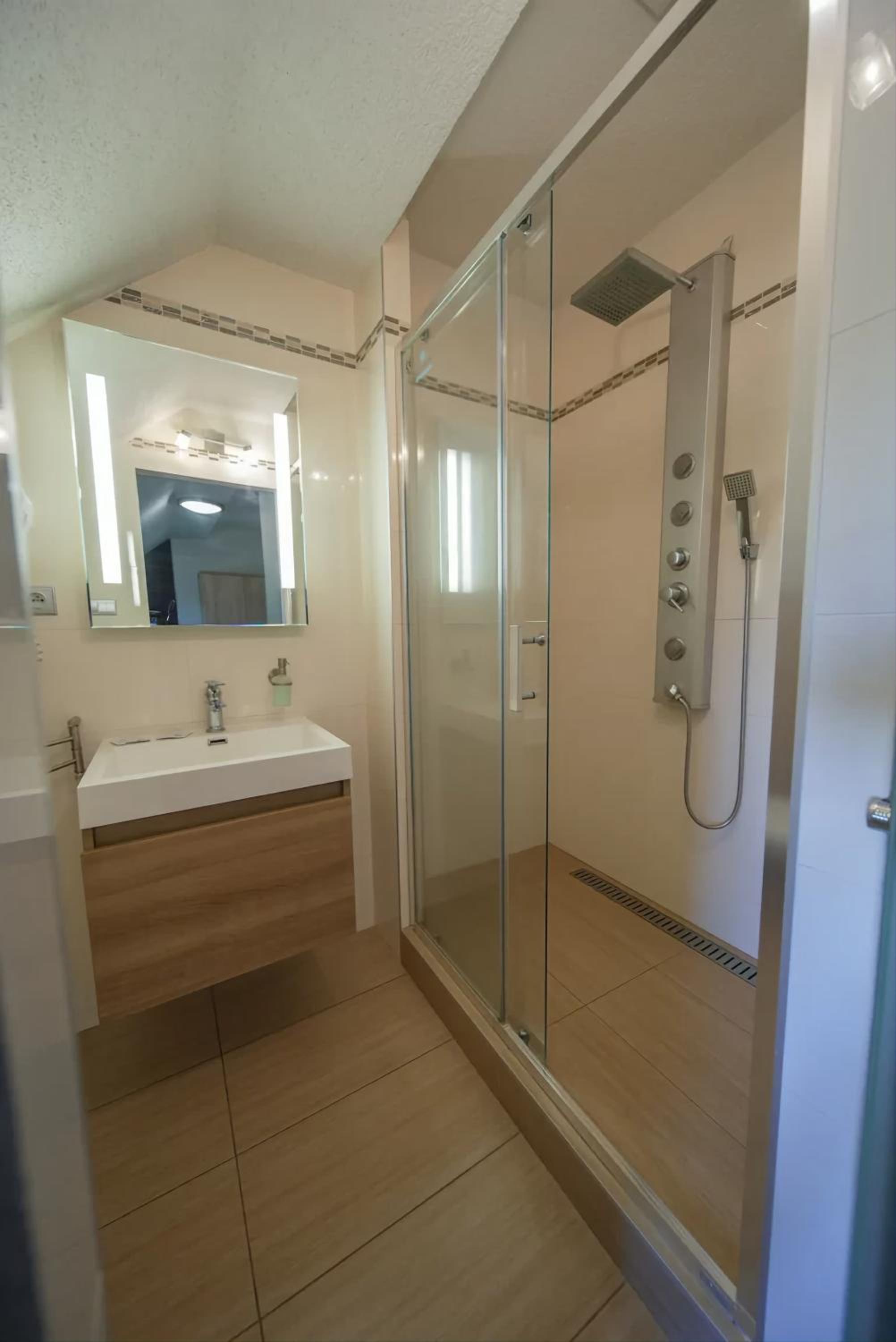 Standard Double Room - Photo 4