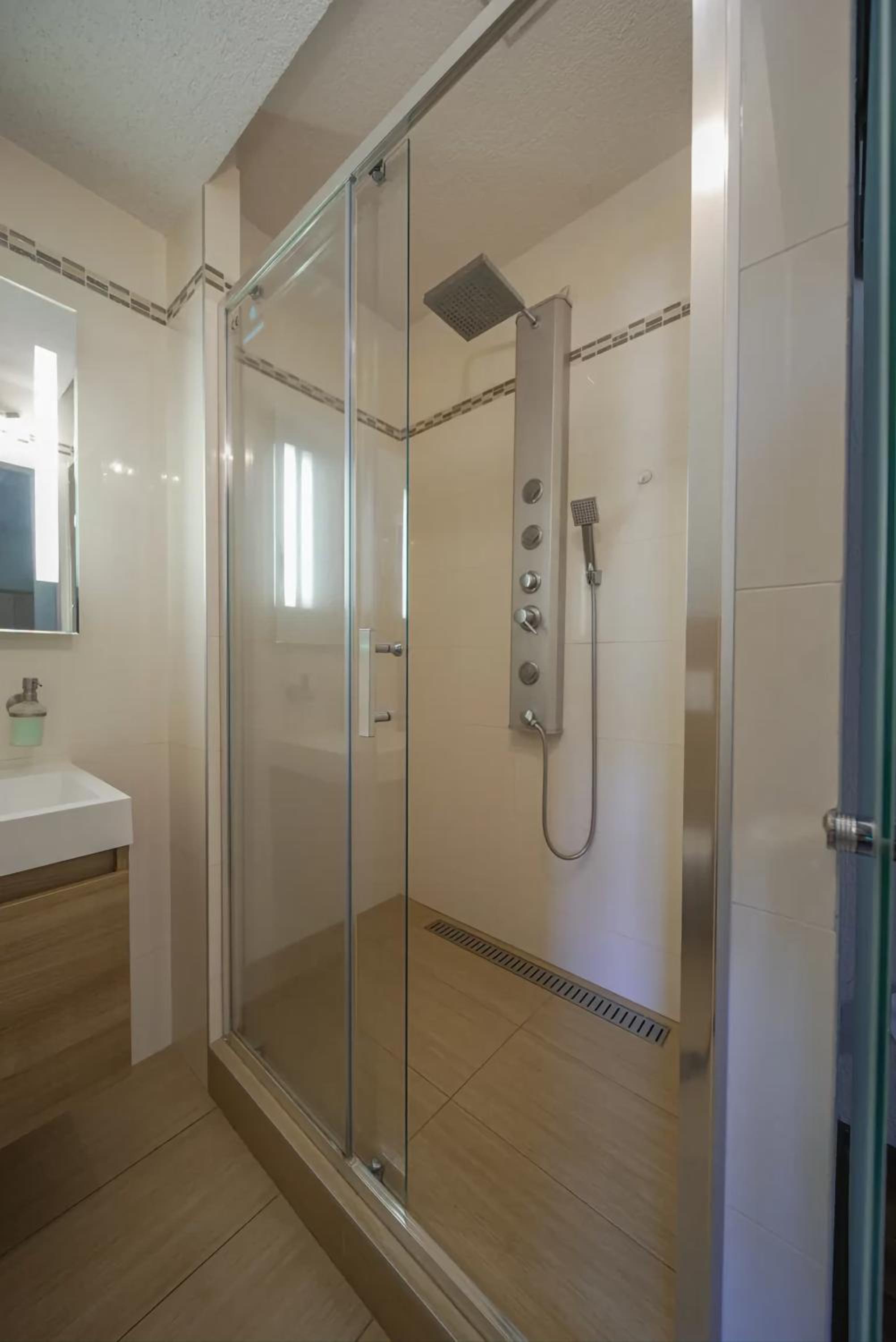 Standard Double Room - Photo 5