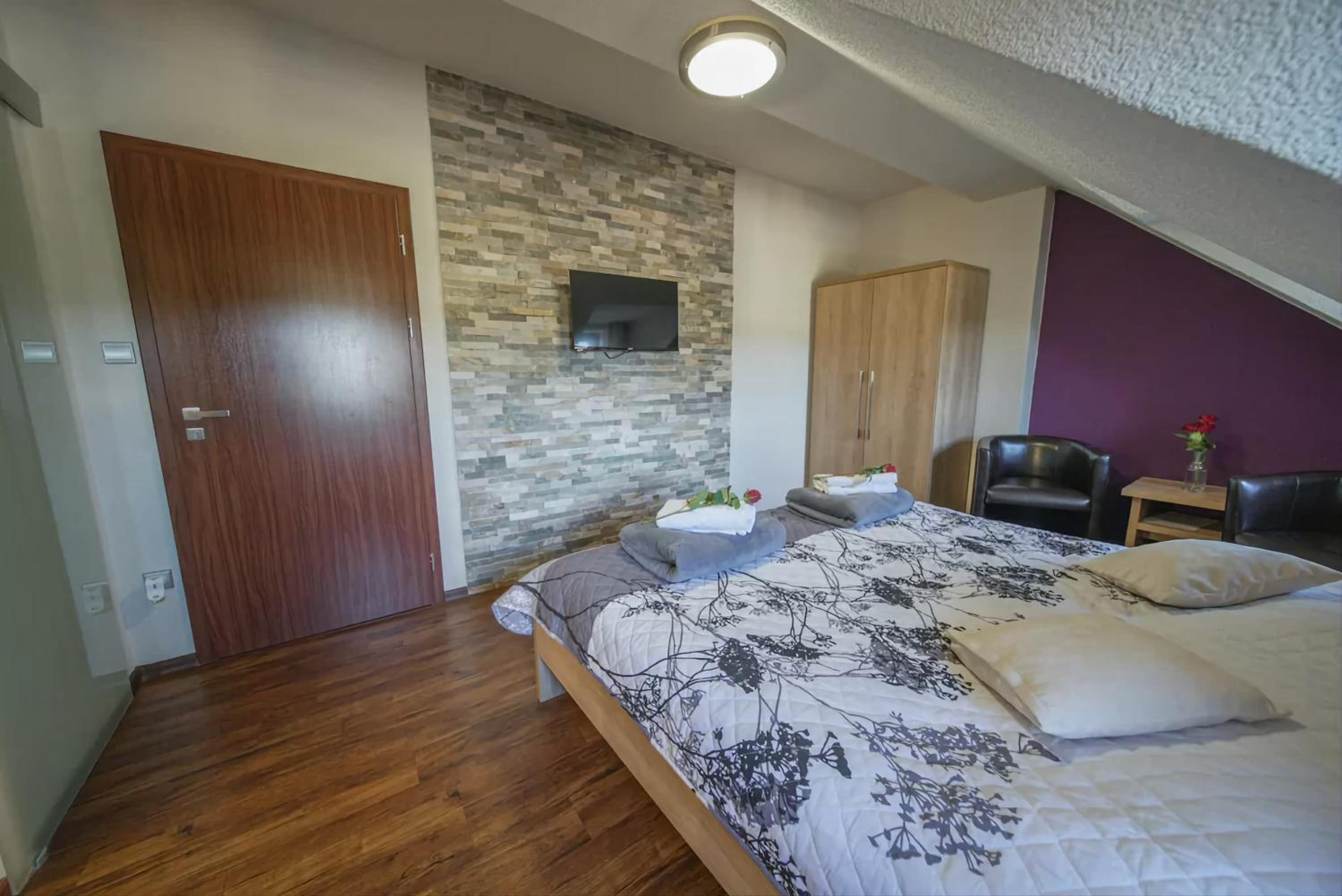 Standard Double Room - Photo 7