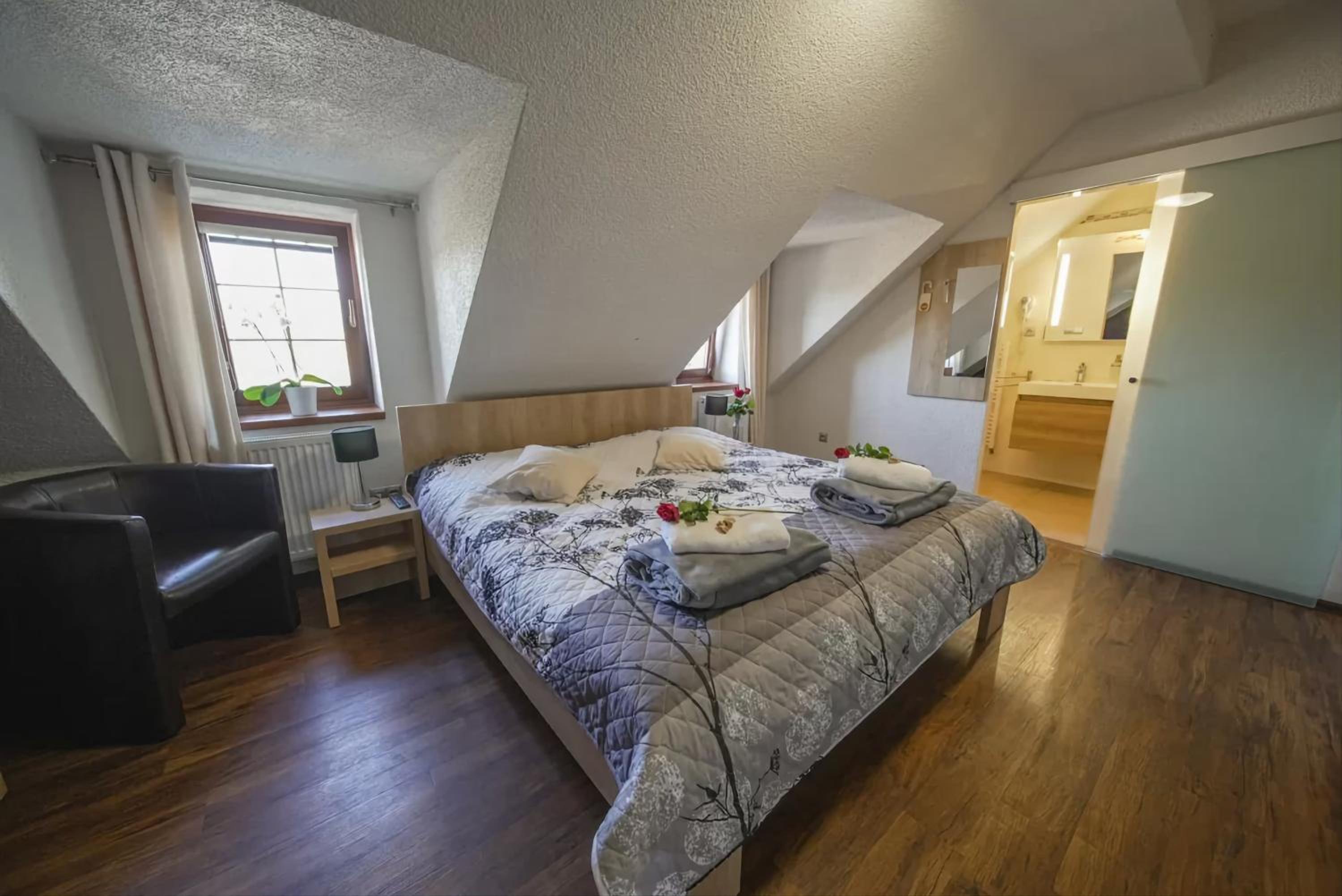 Standard Double Room - Photo 1
