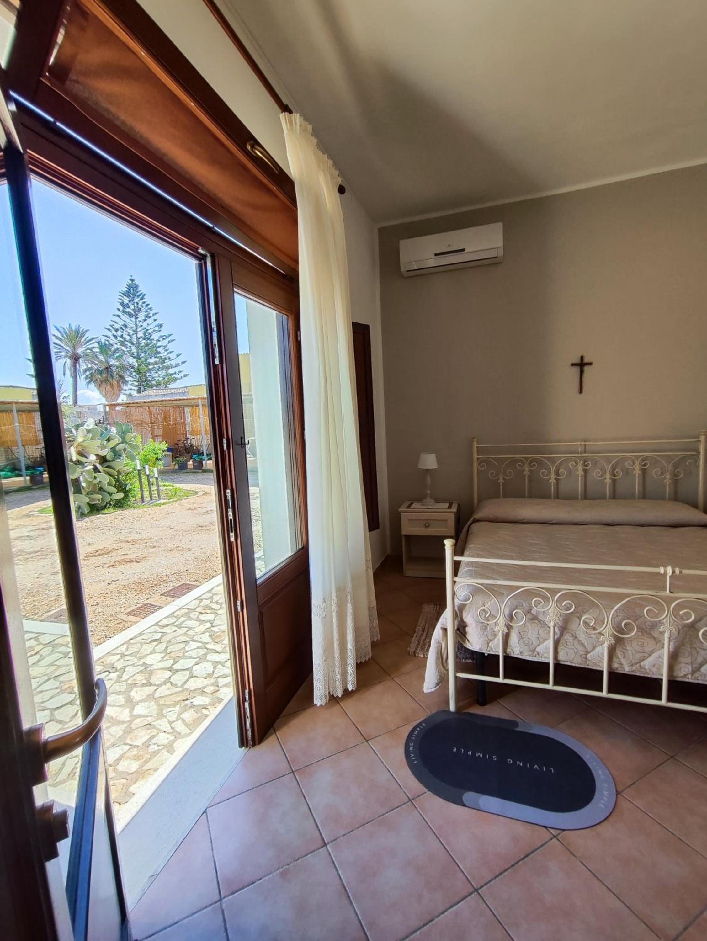 Double Room With Extra Bed photo 3