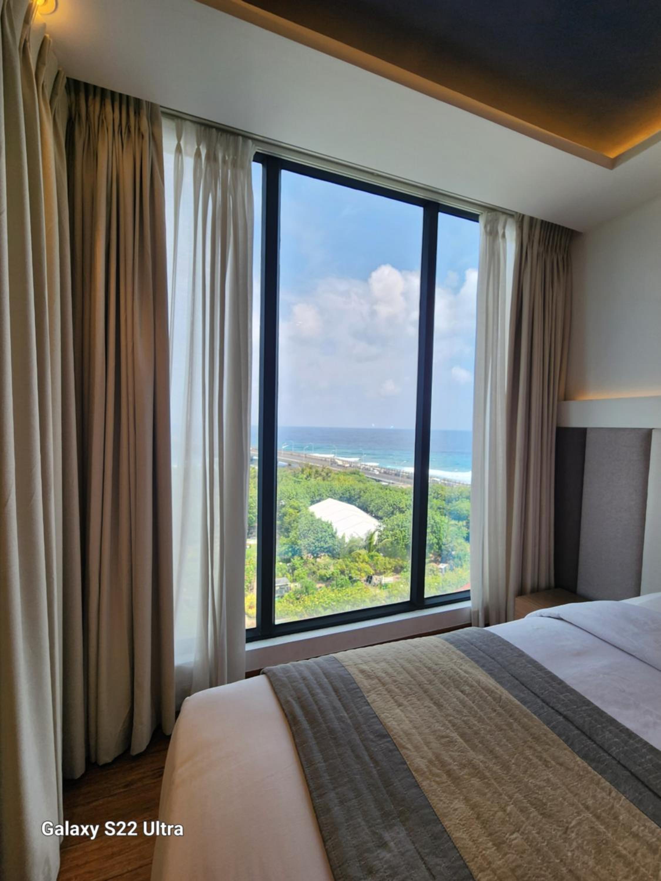 Deluxe Suite with Sea View - Photo 6