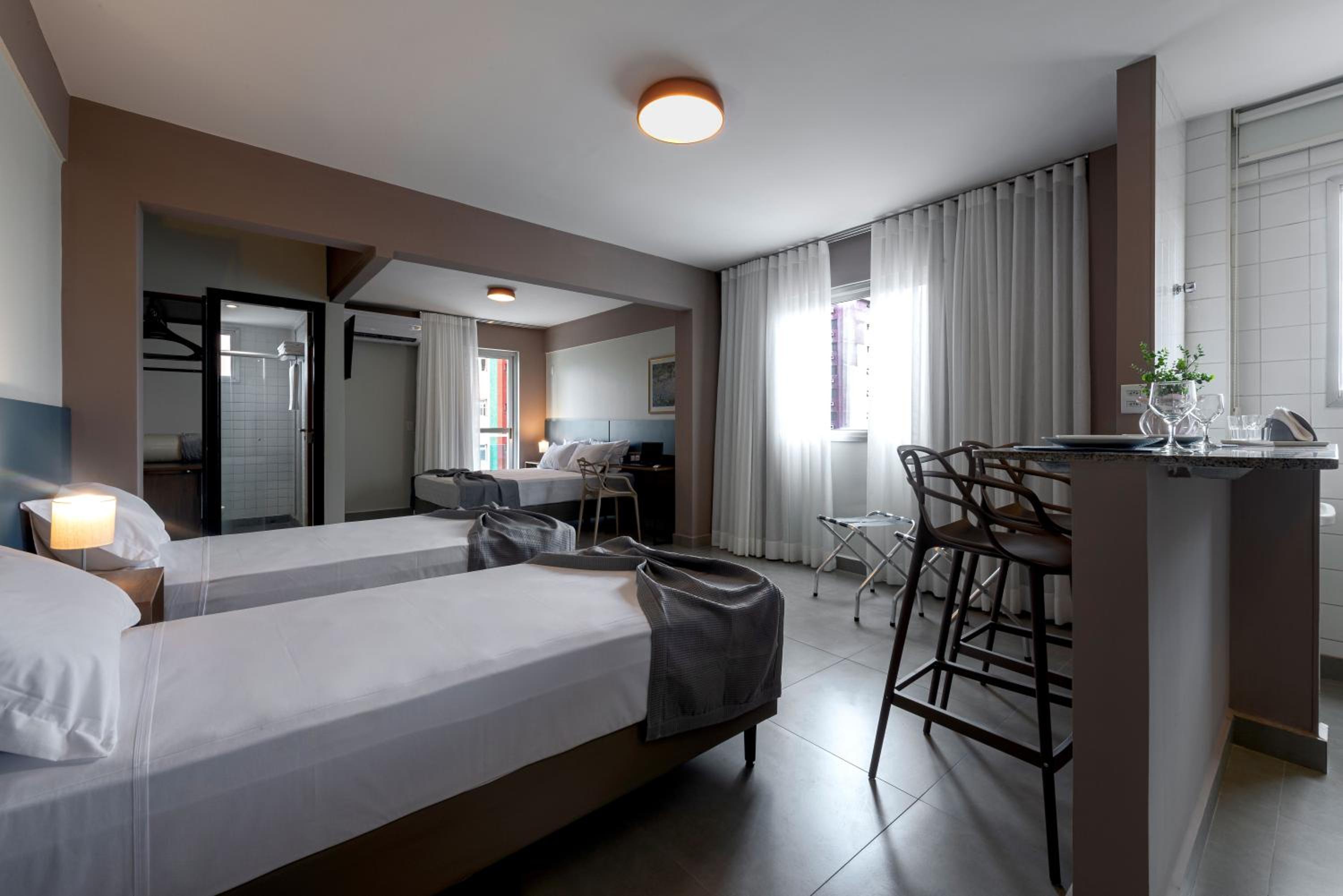 Deluxe King Suite