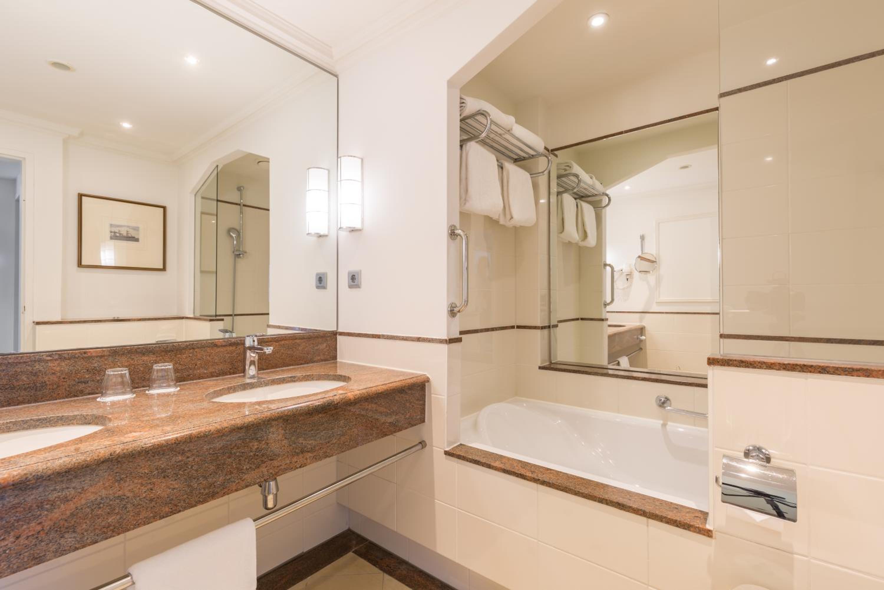 Executive Double Room with Sea View - Photo 4