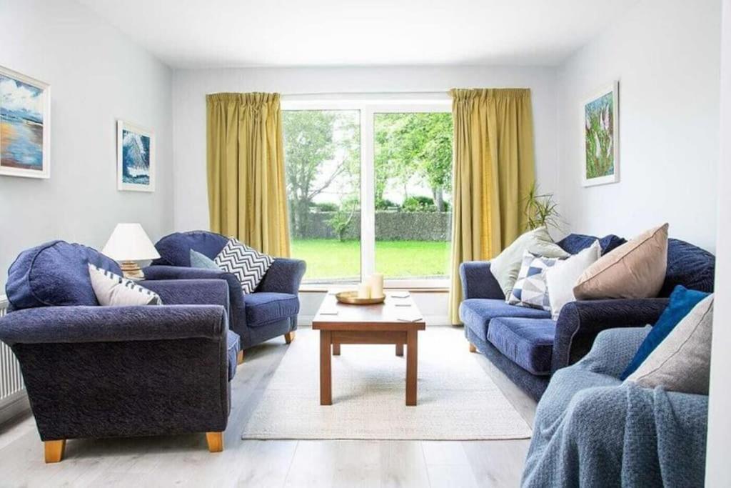 Five-Bedroom House photo 3